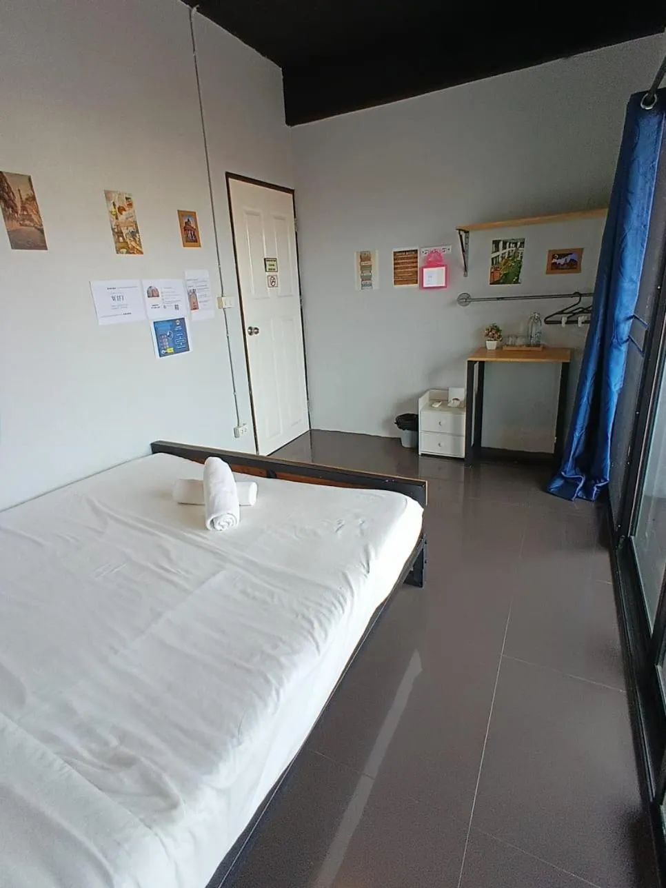 Photo of the whole room, Bed in La Belle Nuit House