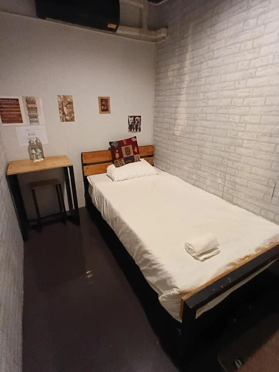 Photo of the whole room, Bed in La Belle Nuit House