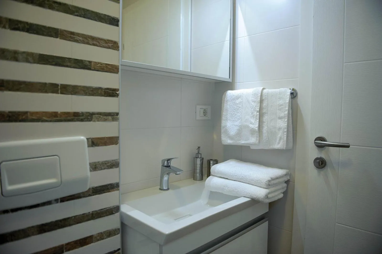 Lake House Sand