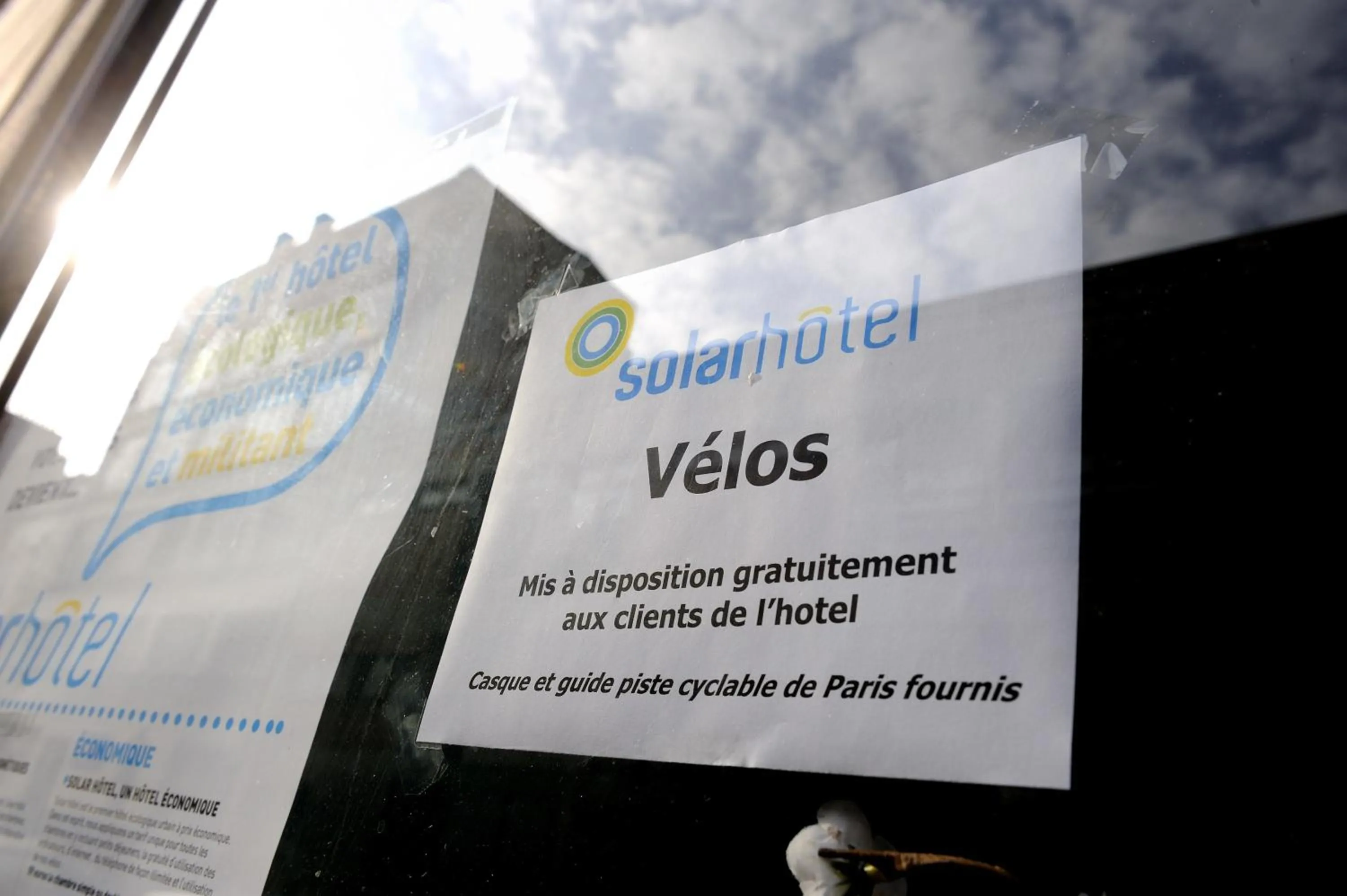 Text overlay in Solar Hotel