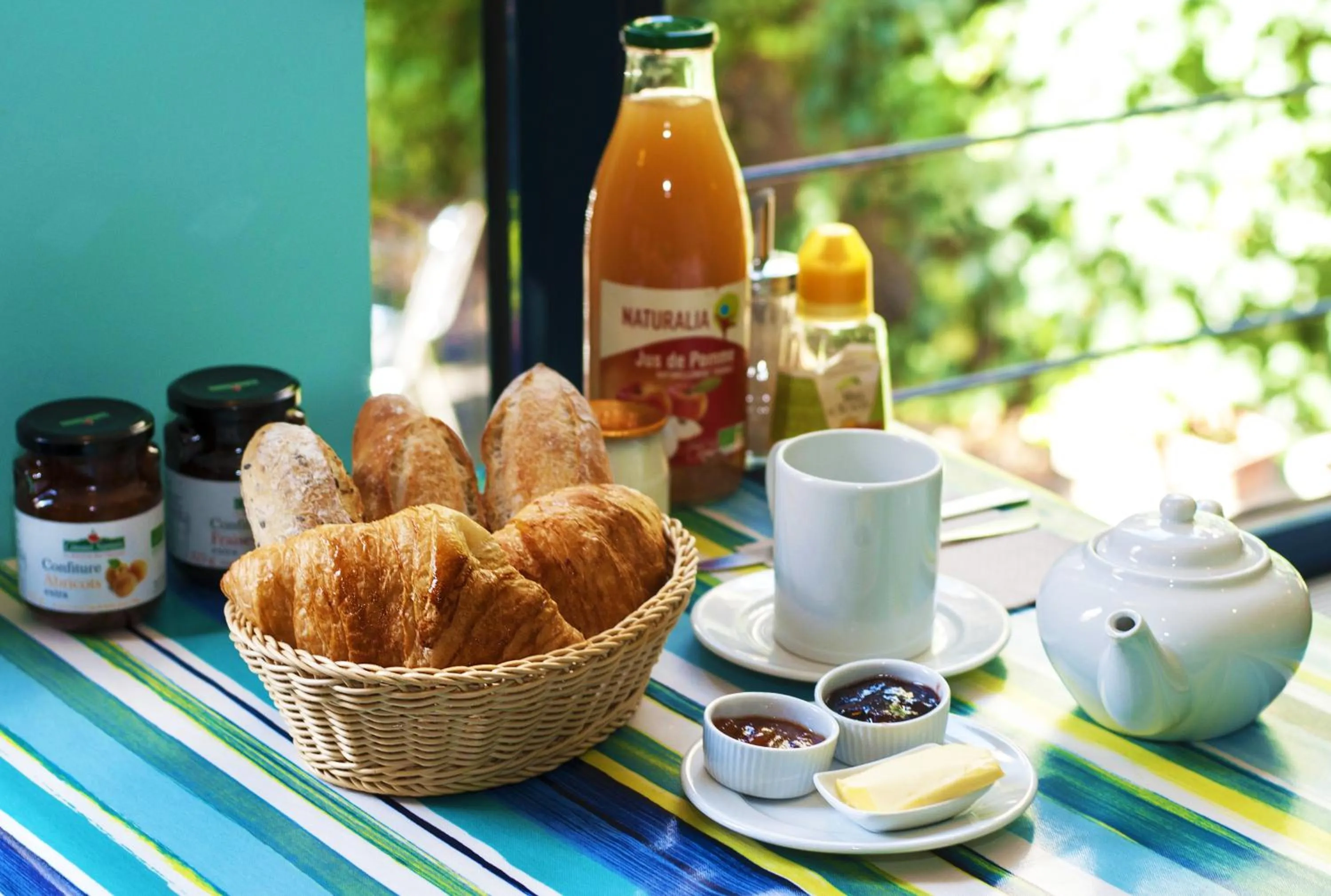 Continental breakfast in Solar Hotel