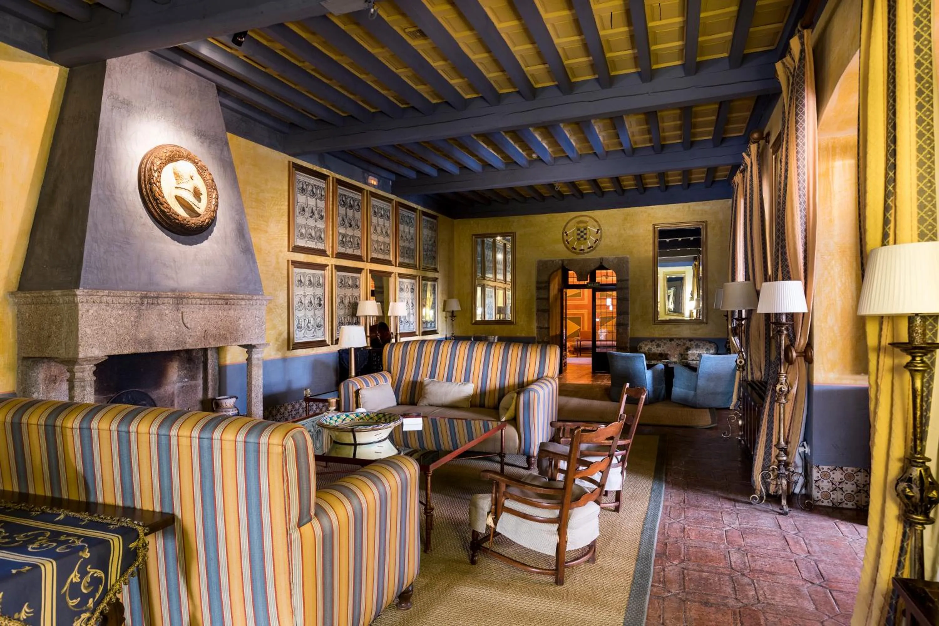 Communal lounge/ TV room in Parador de Jarandilla de la Vera