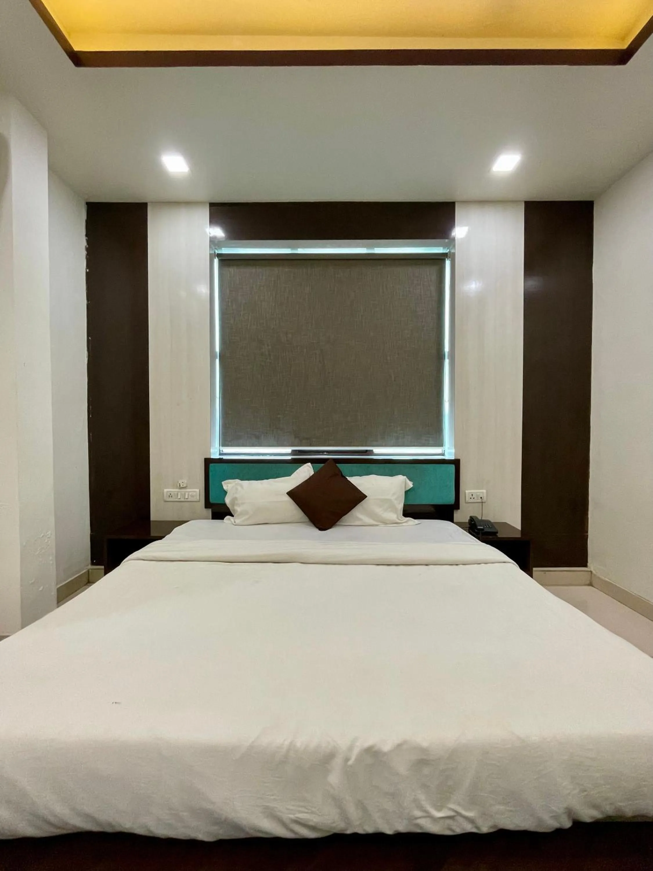 Photo of the whole room, Bed in Hotel Komal Palace Anand Nagar