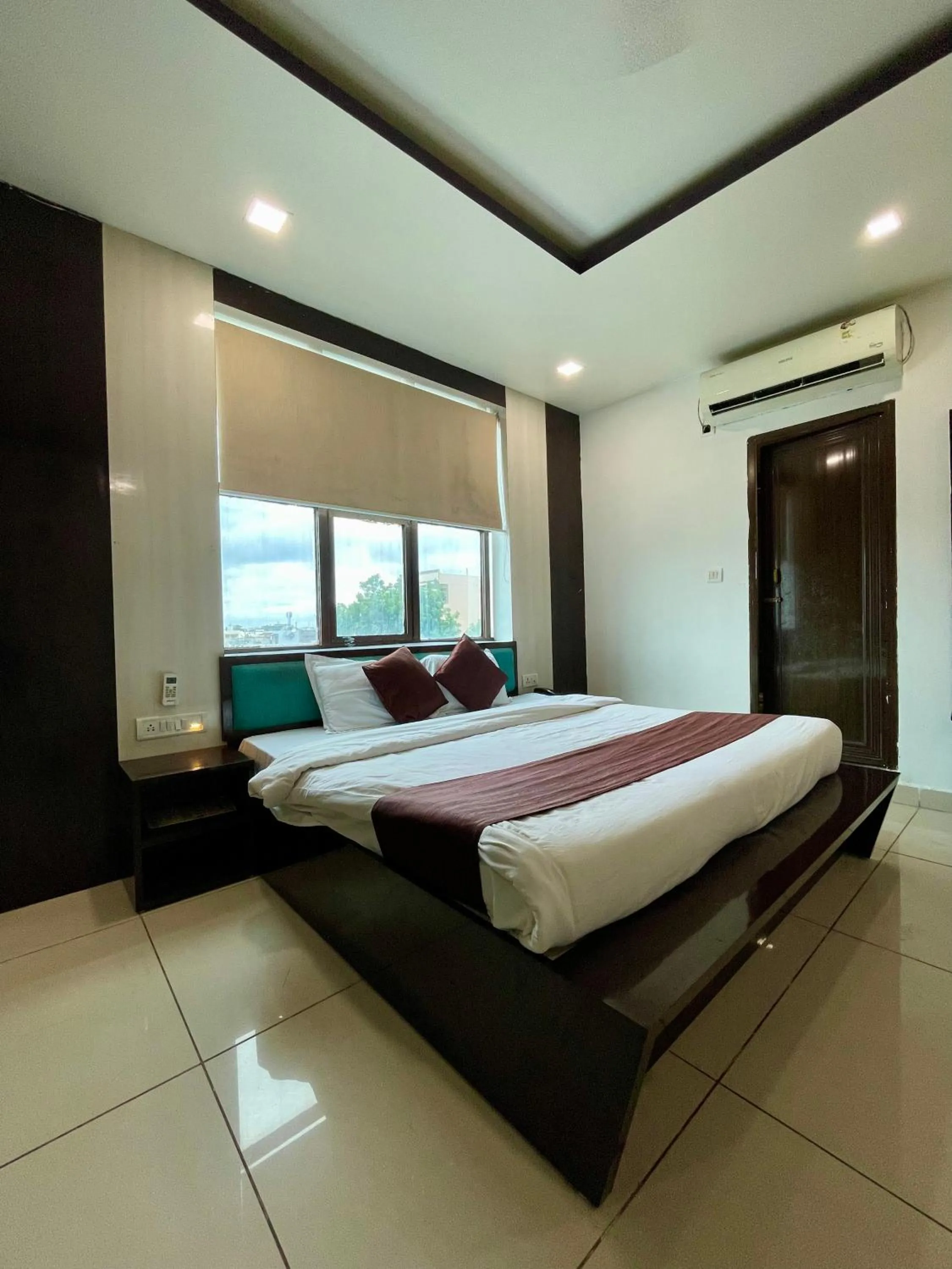 Photo of the whole room, Bed in Hotel Komal Palace Anand Nagar