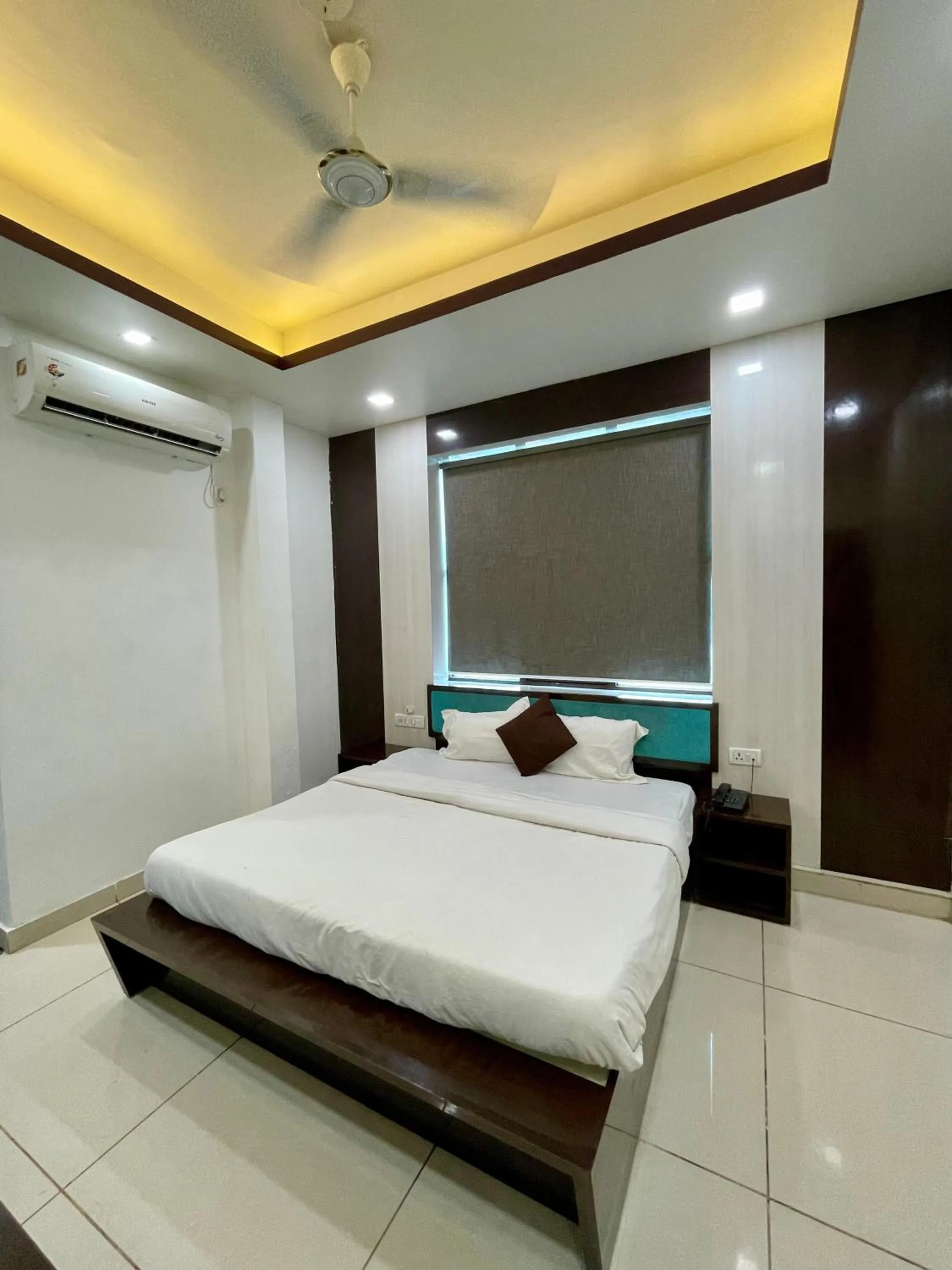 Bed in Hotel Komal Palace Anand Nagar