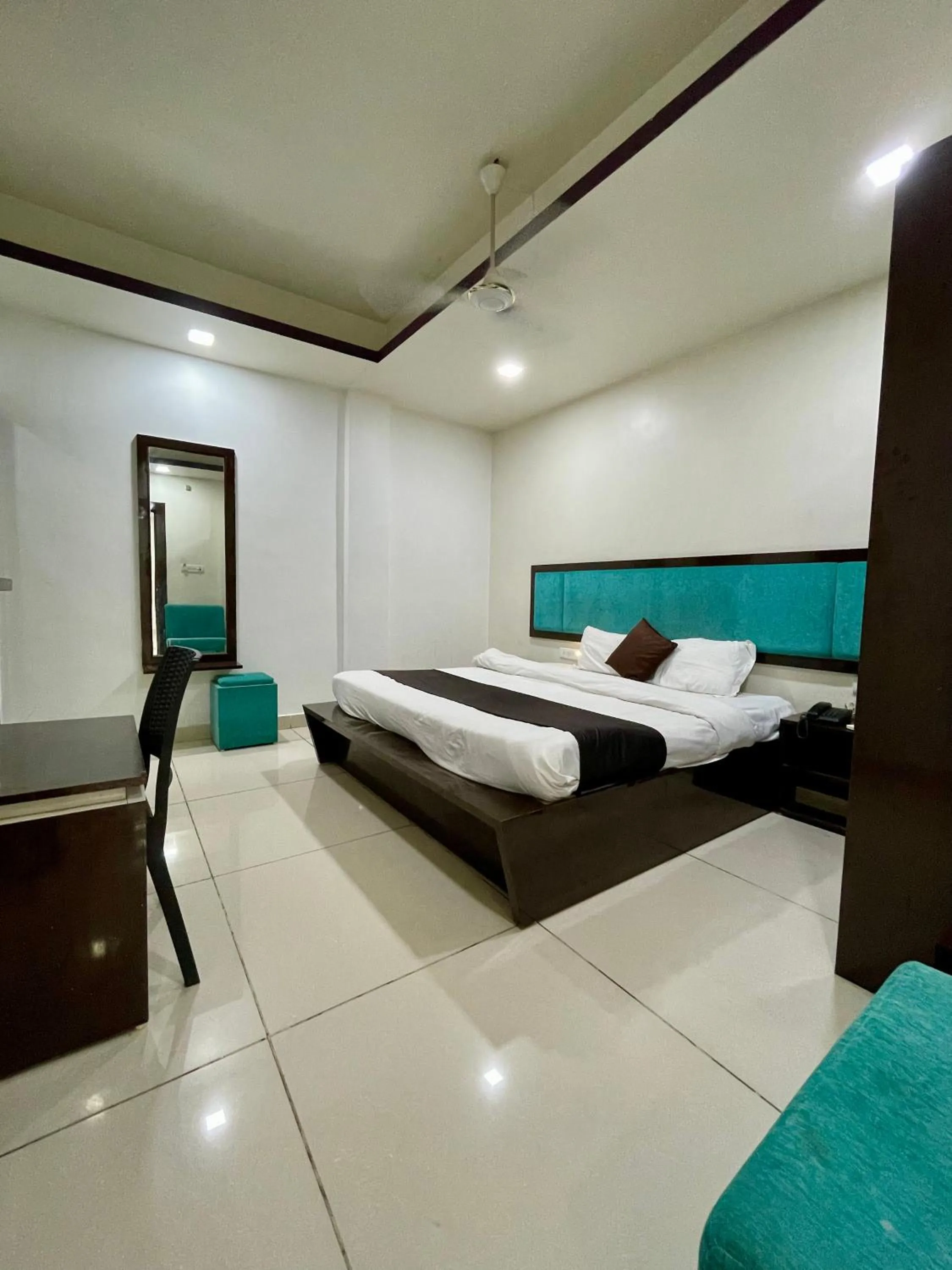 Bedroom, Bed in Hotel Komal Palace Anand Nagar