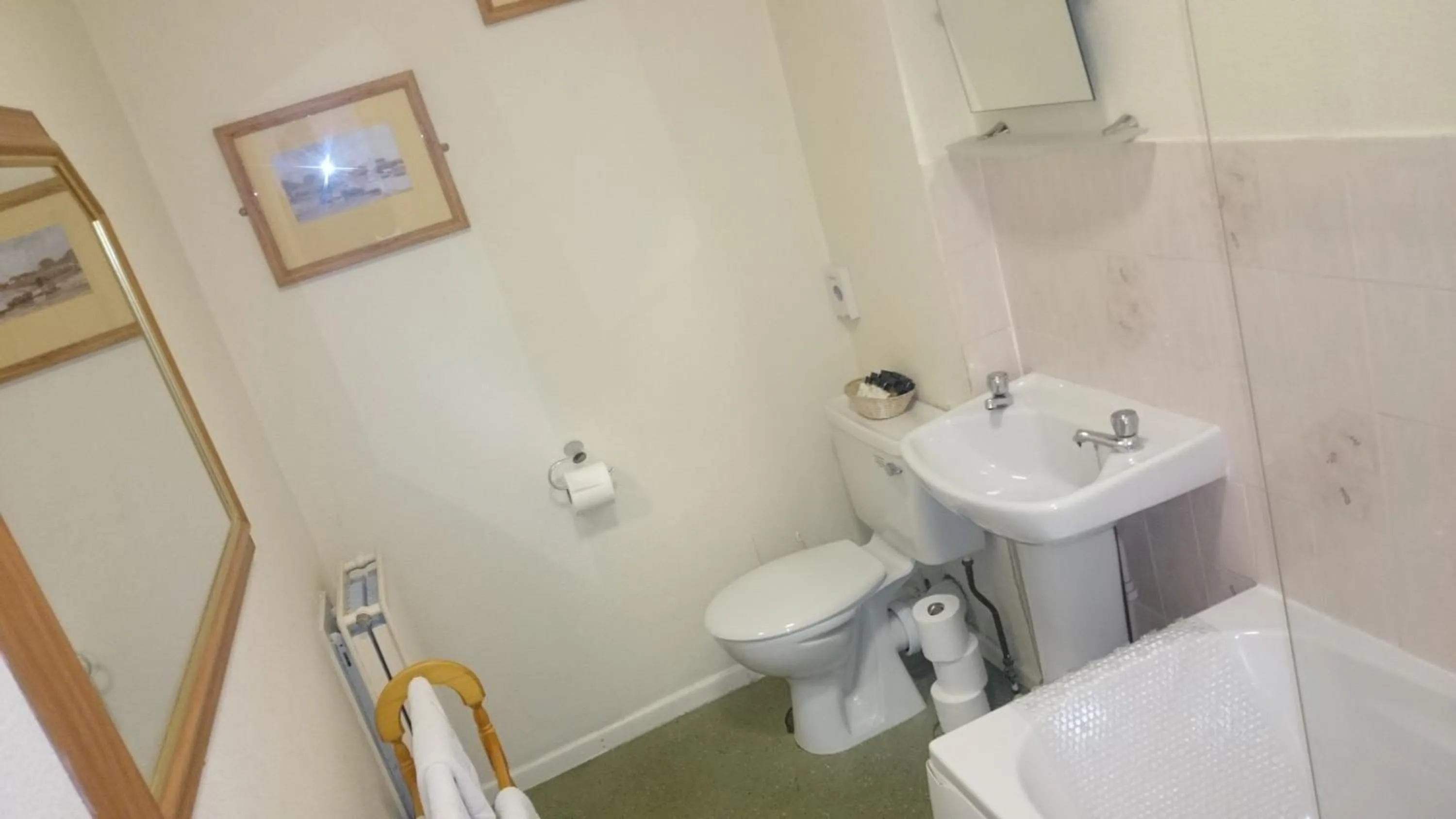 Shower in The Silverdale Hotel