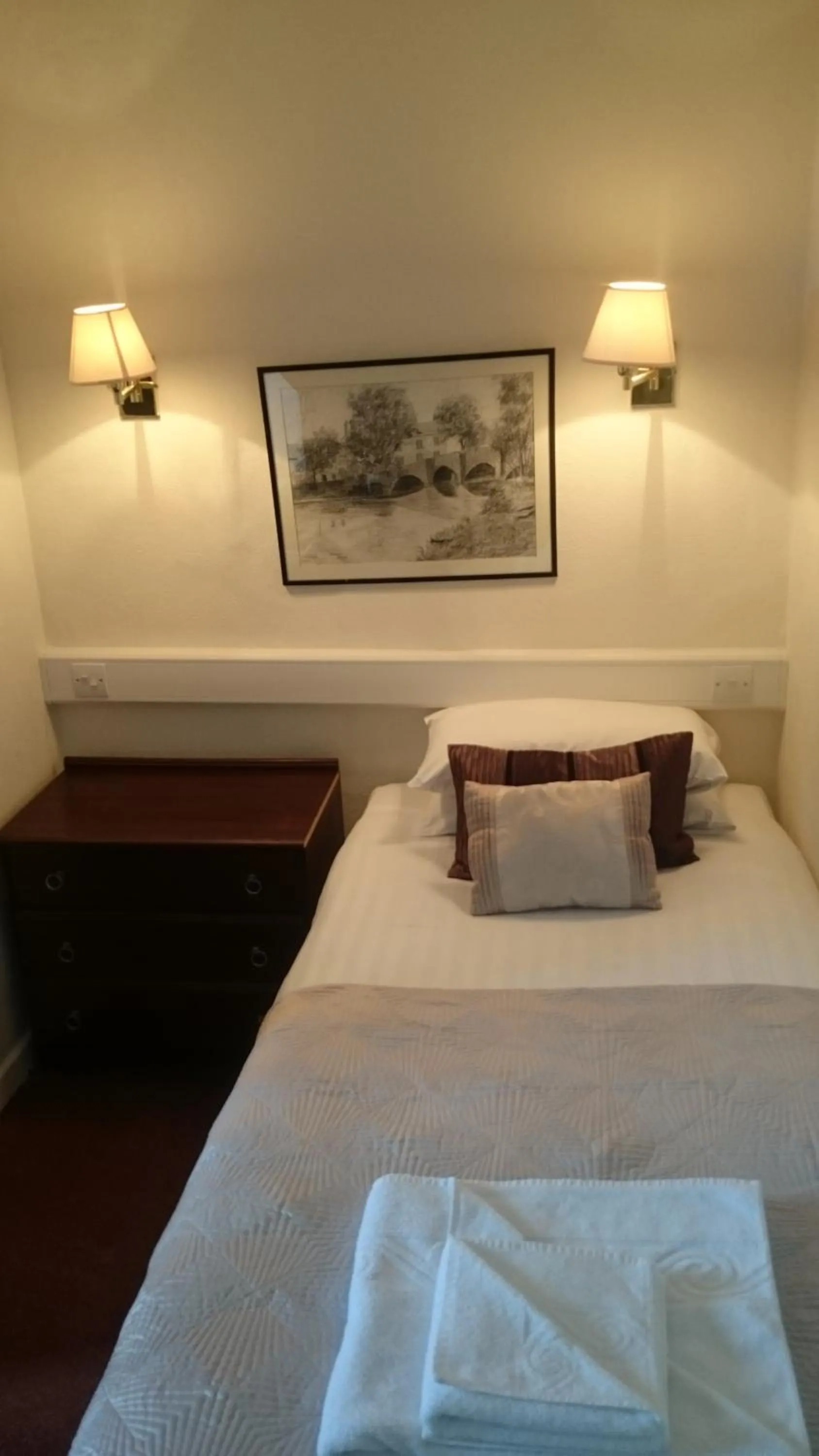 Bedroom, Bed in The Silverdale Hotel