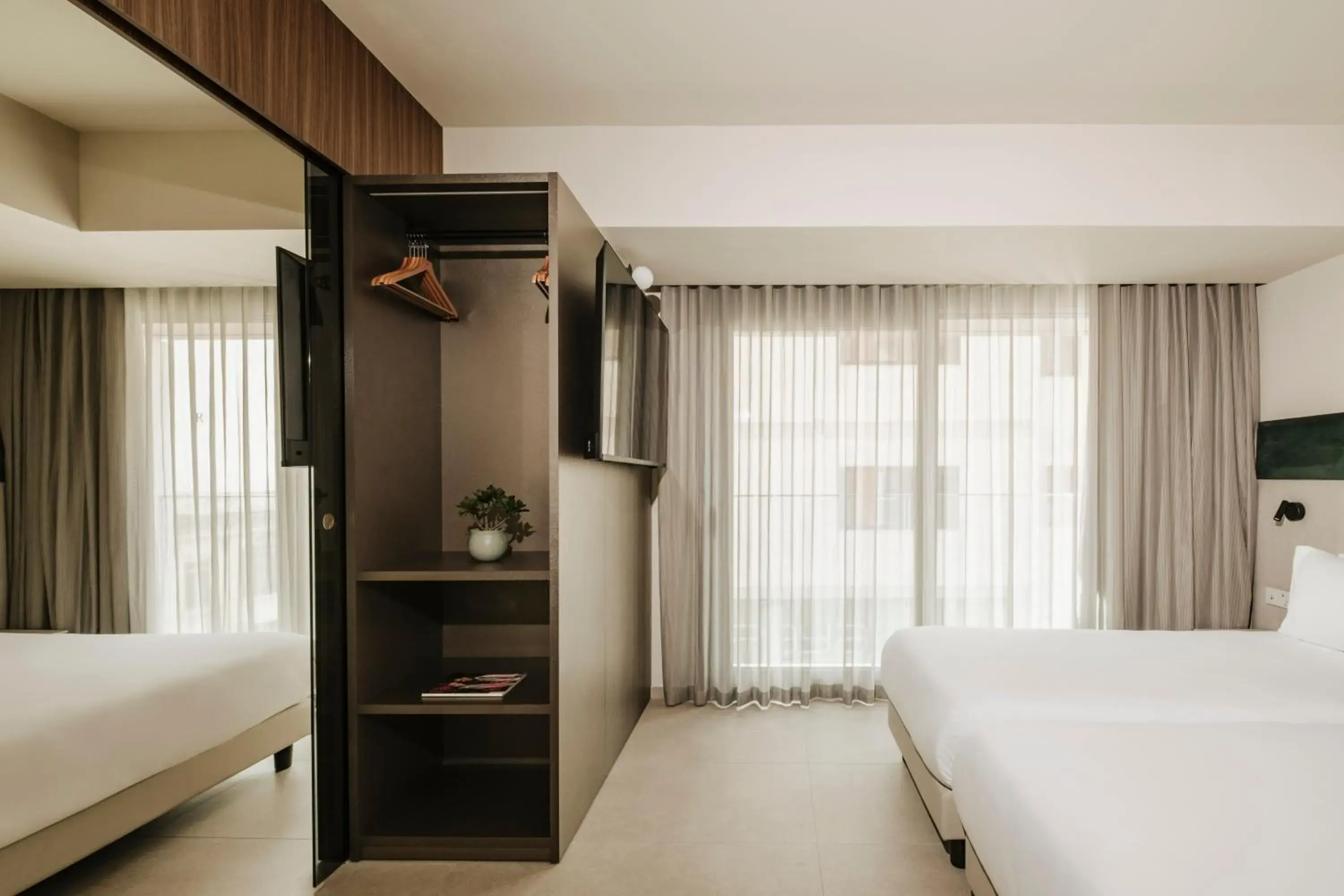 Superior Suite in Regional Hotel by NEU Collective Superior Suite in Regional Hotel by NEU Collective