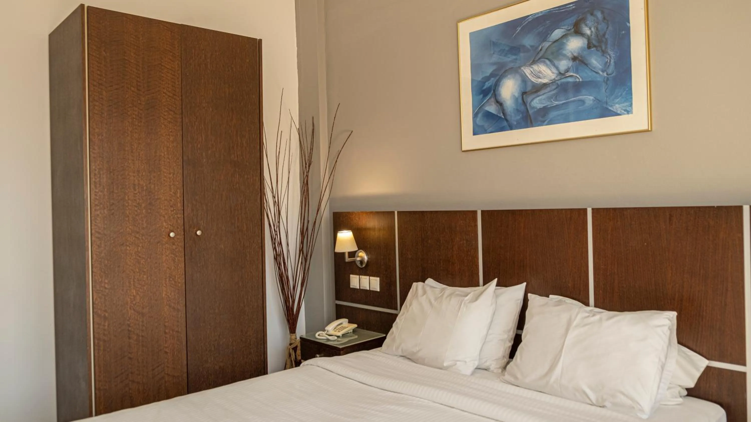 Bedroom, Bed in Blue Sea Hotel Alimos