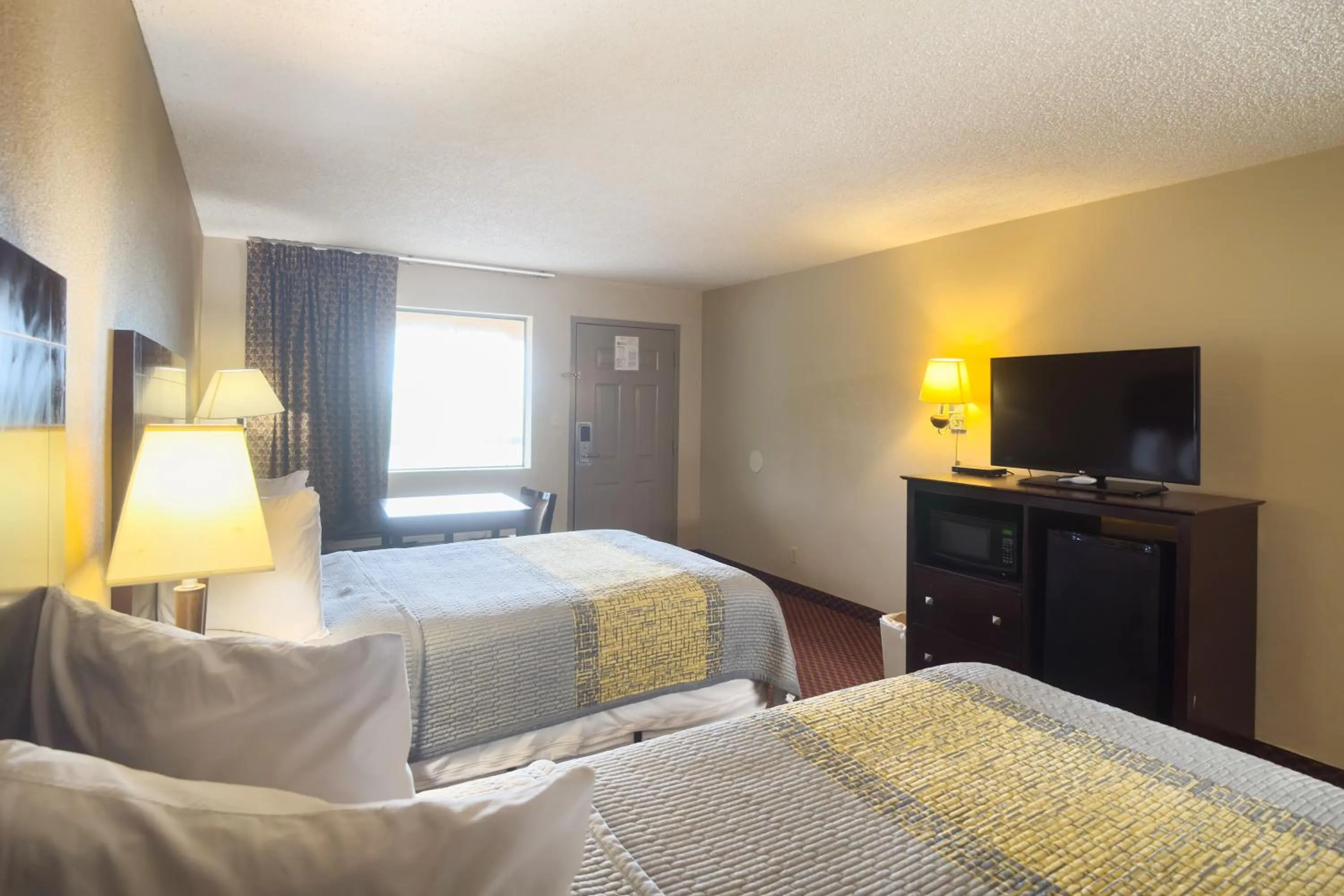 Bedroom, Bed in Deerfield Inn By Capital O Blytheville AR I55