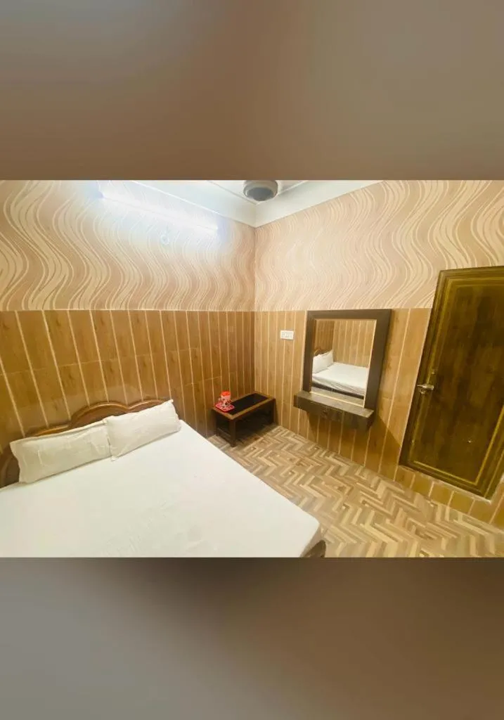 Bed in Hotel New Lucknow