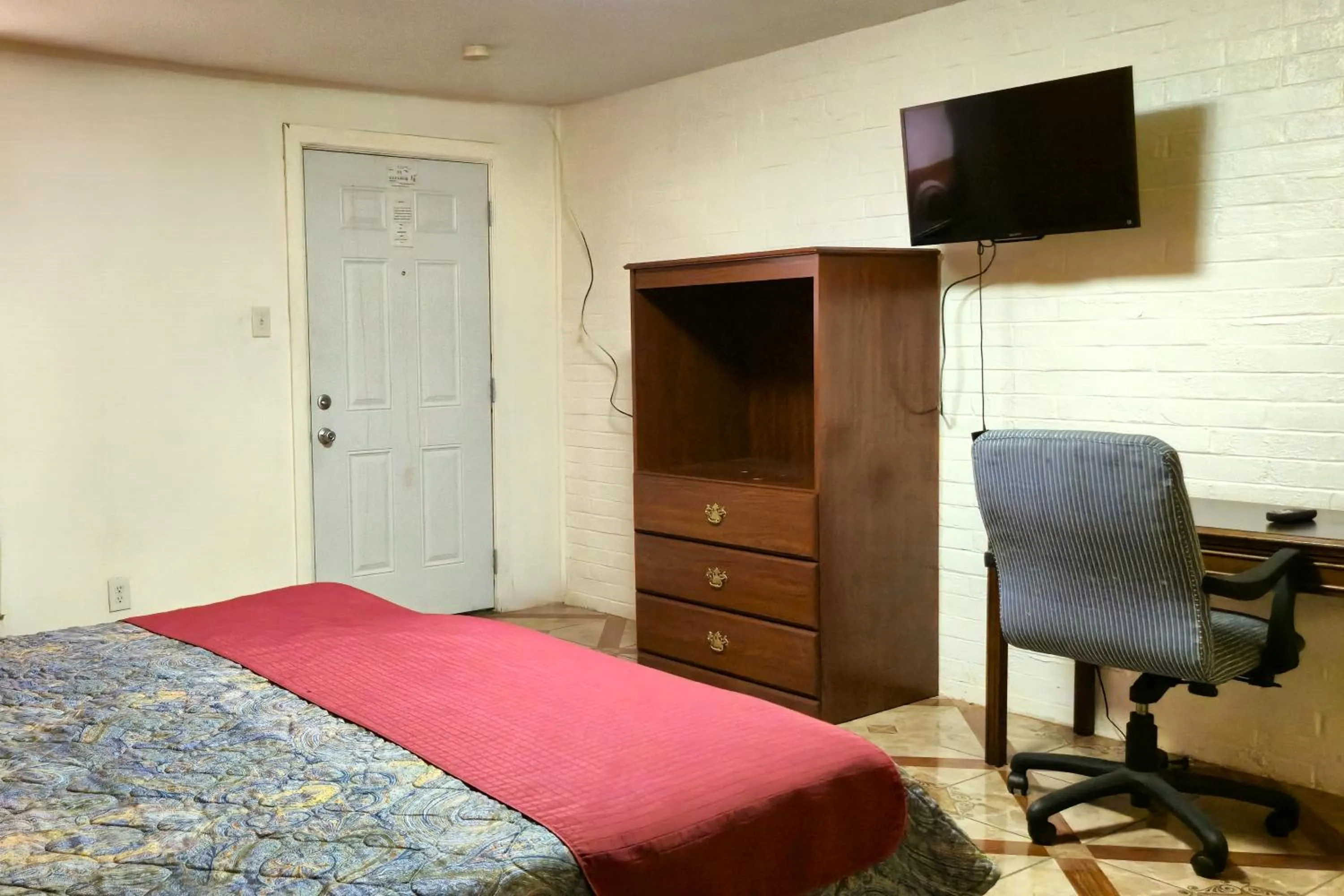 Bedroom, Bed in Way Side Inn by Hotel O Dallas near Fair Park Downtown