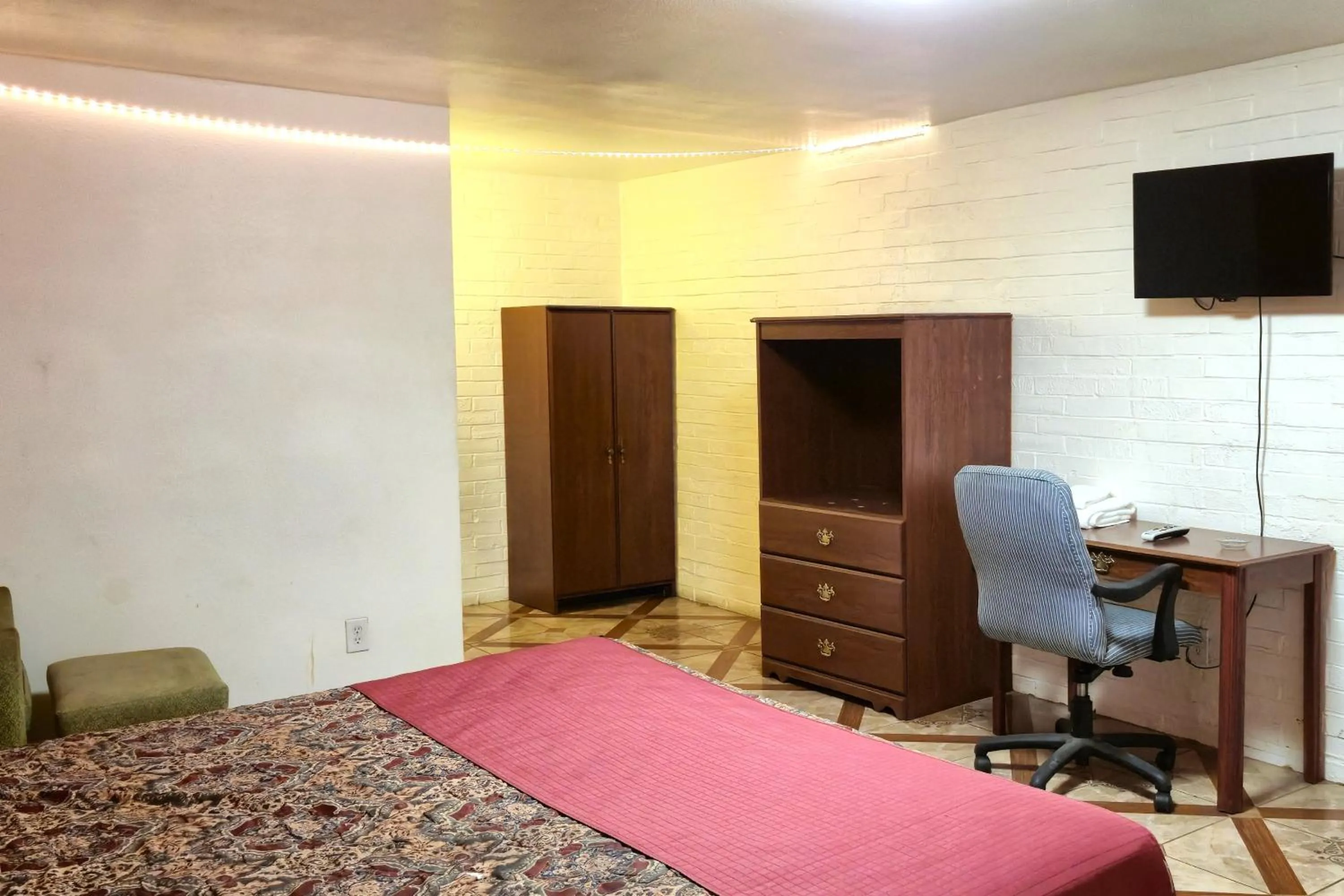 Bedroom, Bed in Way Side Inn by Hotel O Dallas near Fair Park Downtown