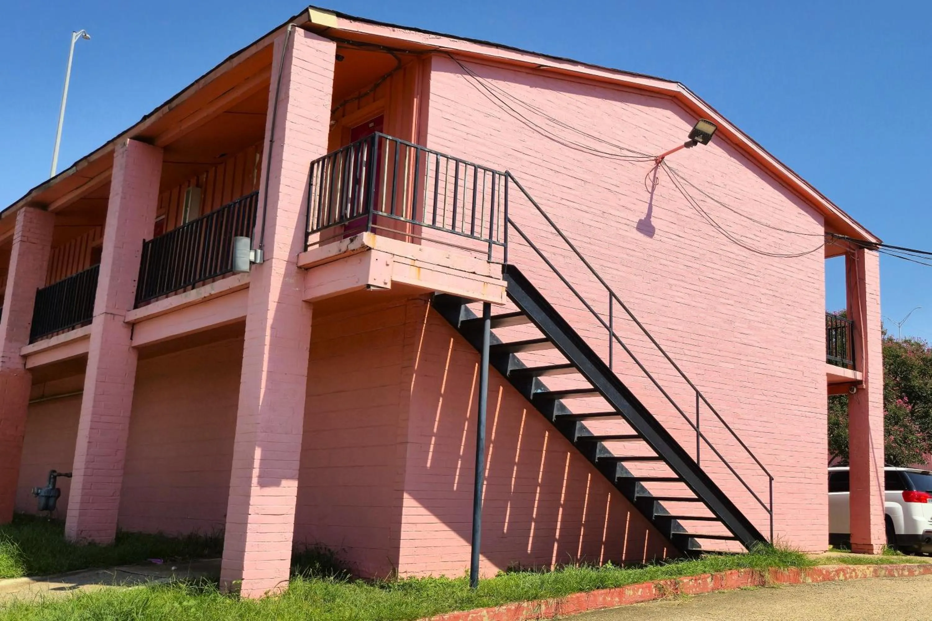 Property building in Way Side Inn by Hotel O Dallas near Fair Park Downtown