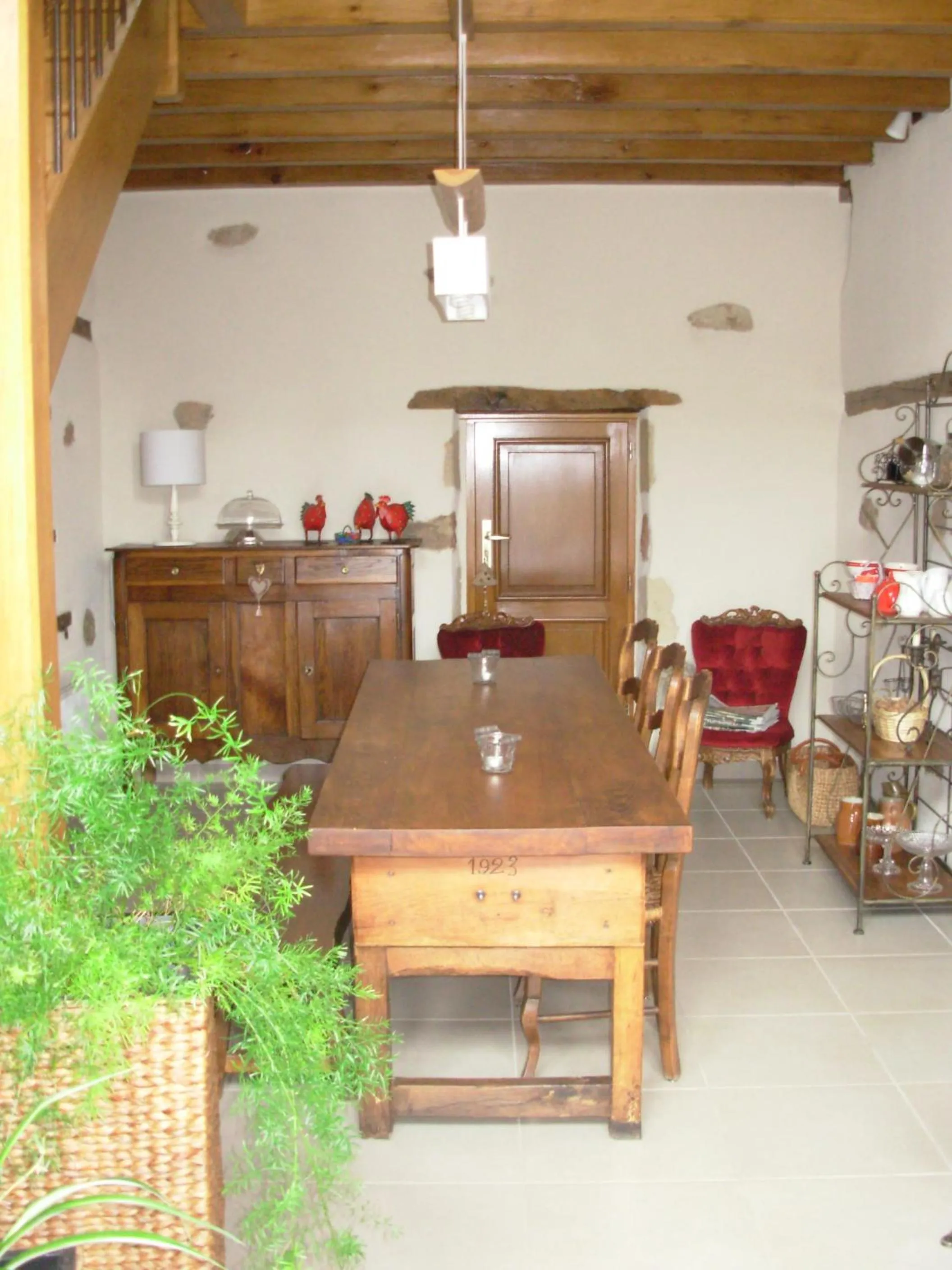 Dining area in La Grange du Bourg