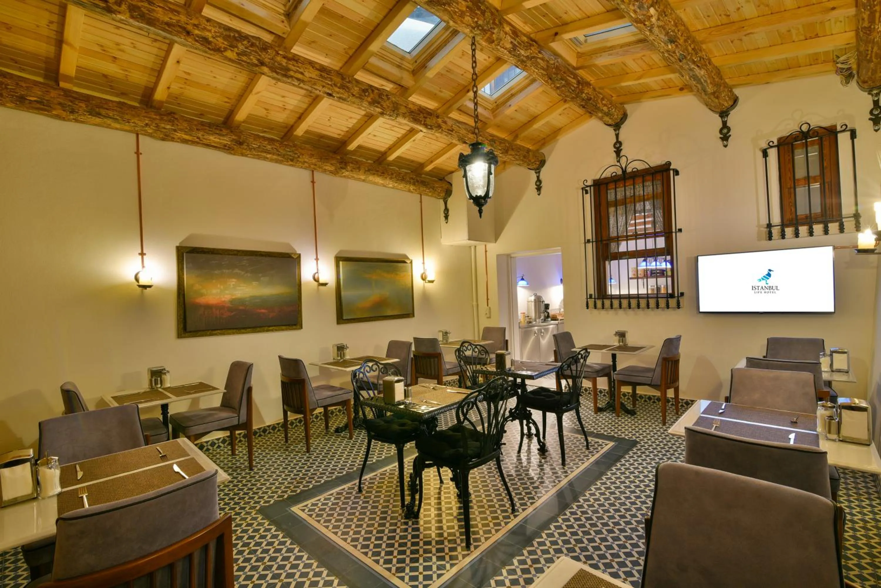 Restaurant/places to eat in Istanbul Life Hotel