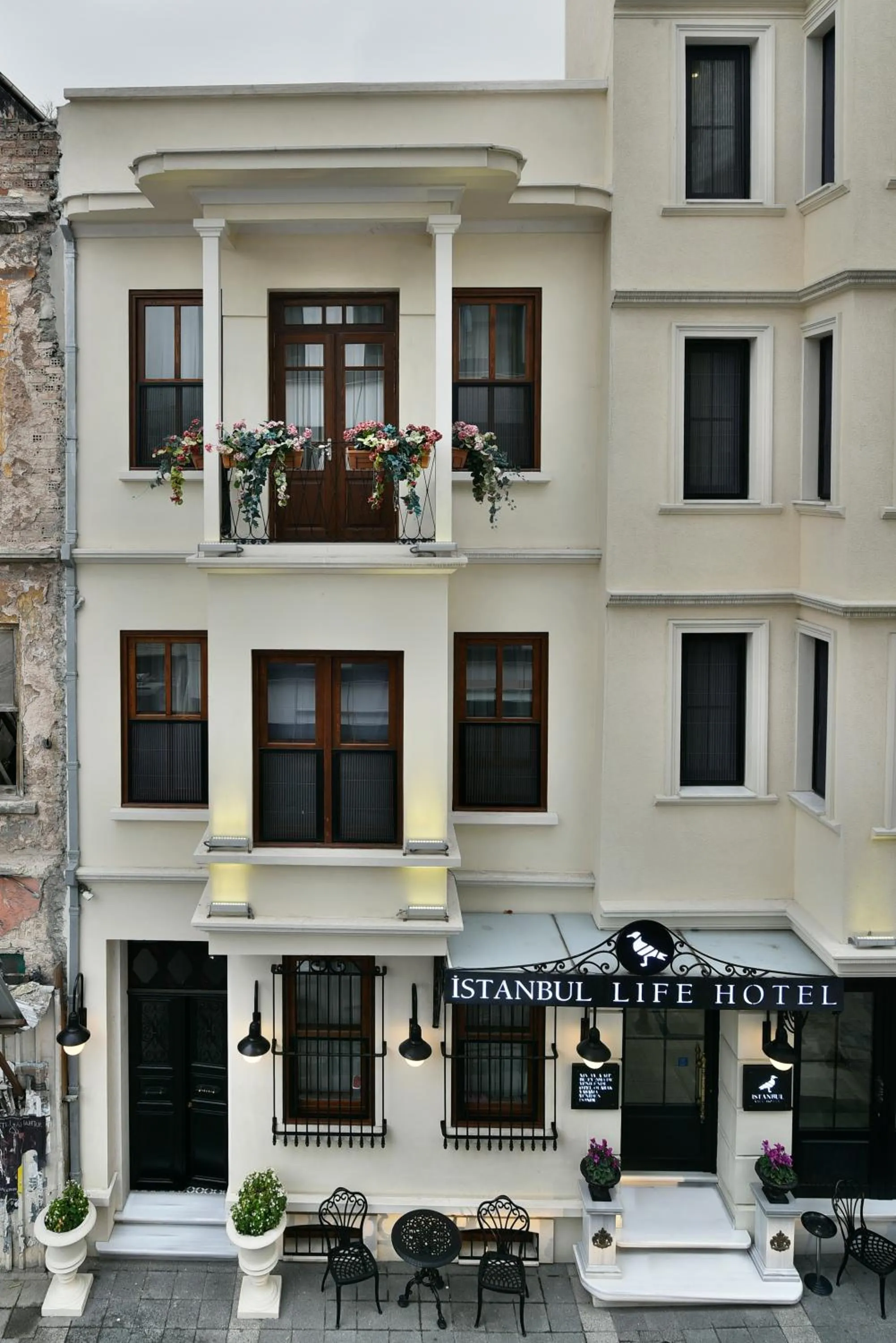 Facade/entrance in Istanbul Life Hotel