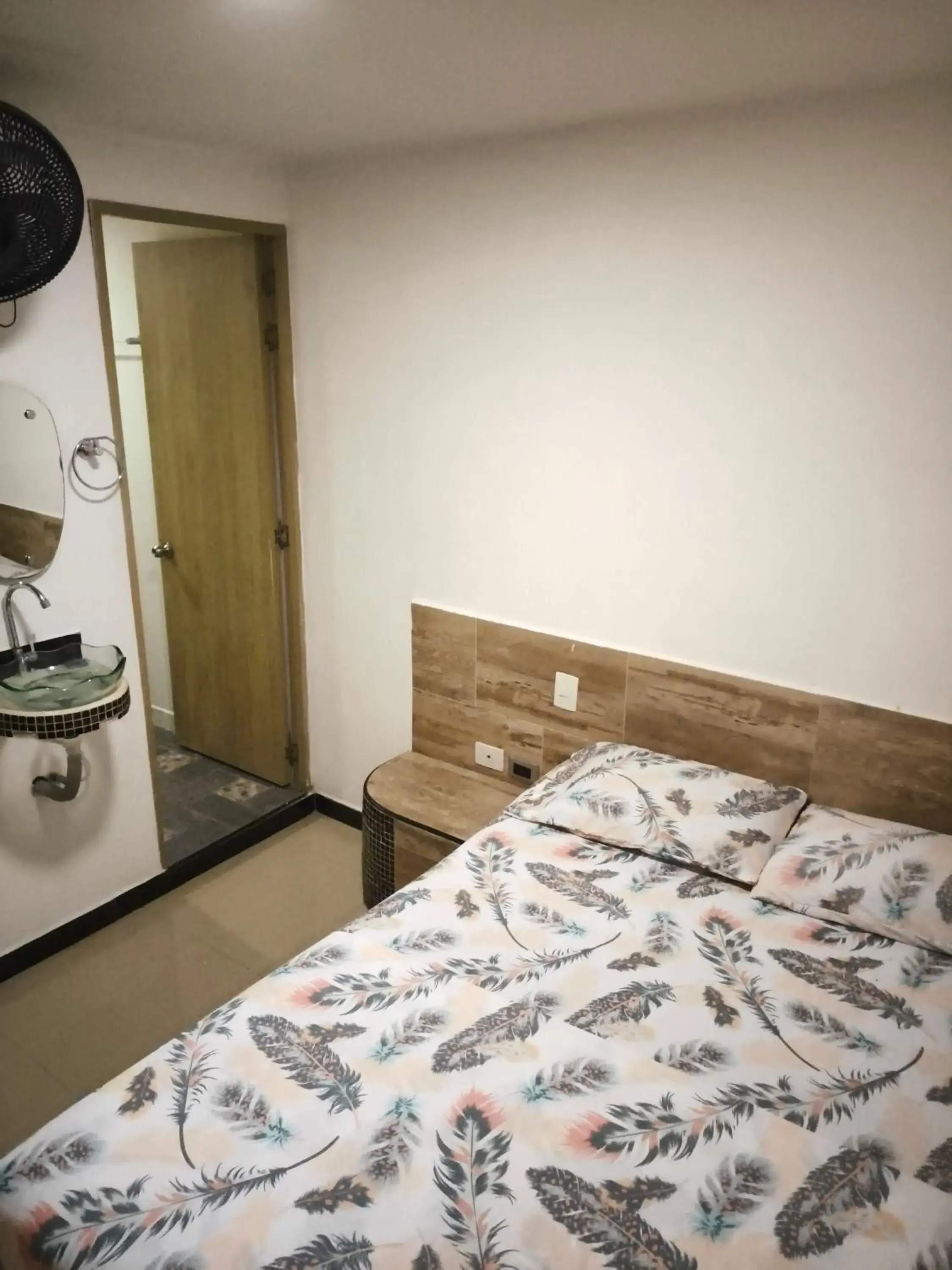 Double Room - single occupancy in Hotel Casa Girardot Medellin Double Room - single occupancy in Hotel Casa Girardot Medellin