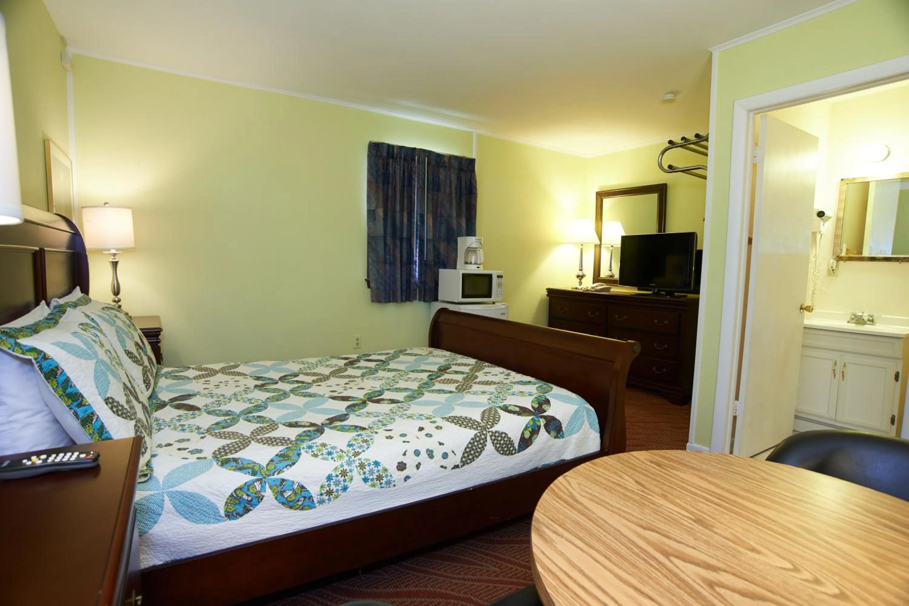 Bed in Clinton Motel