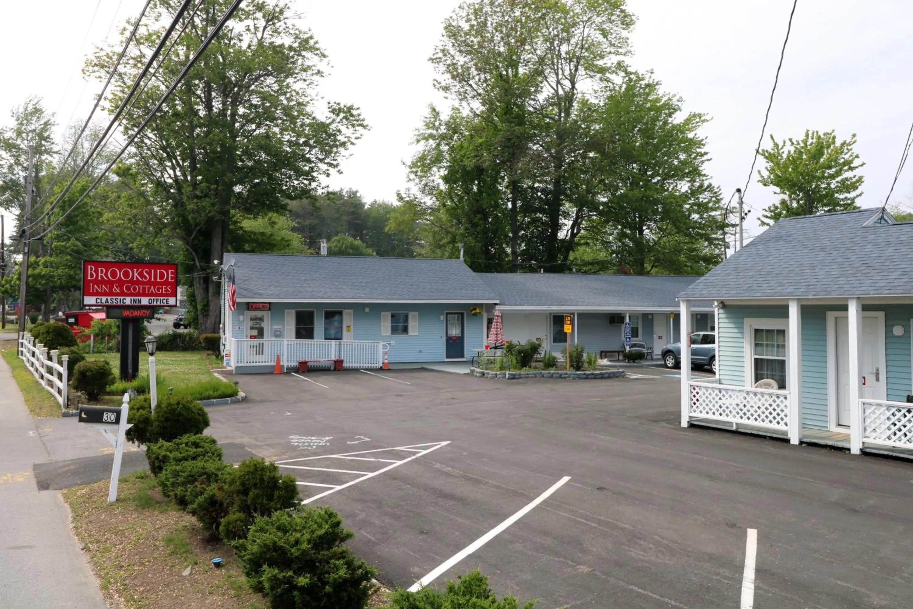 Brookside Inn & Cottages