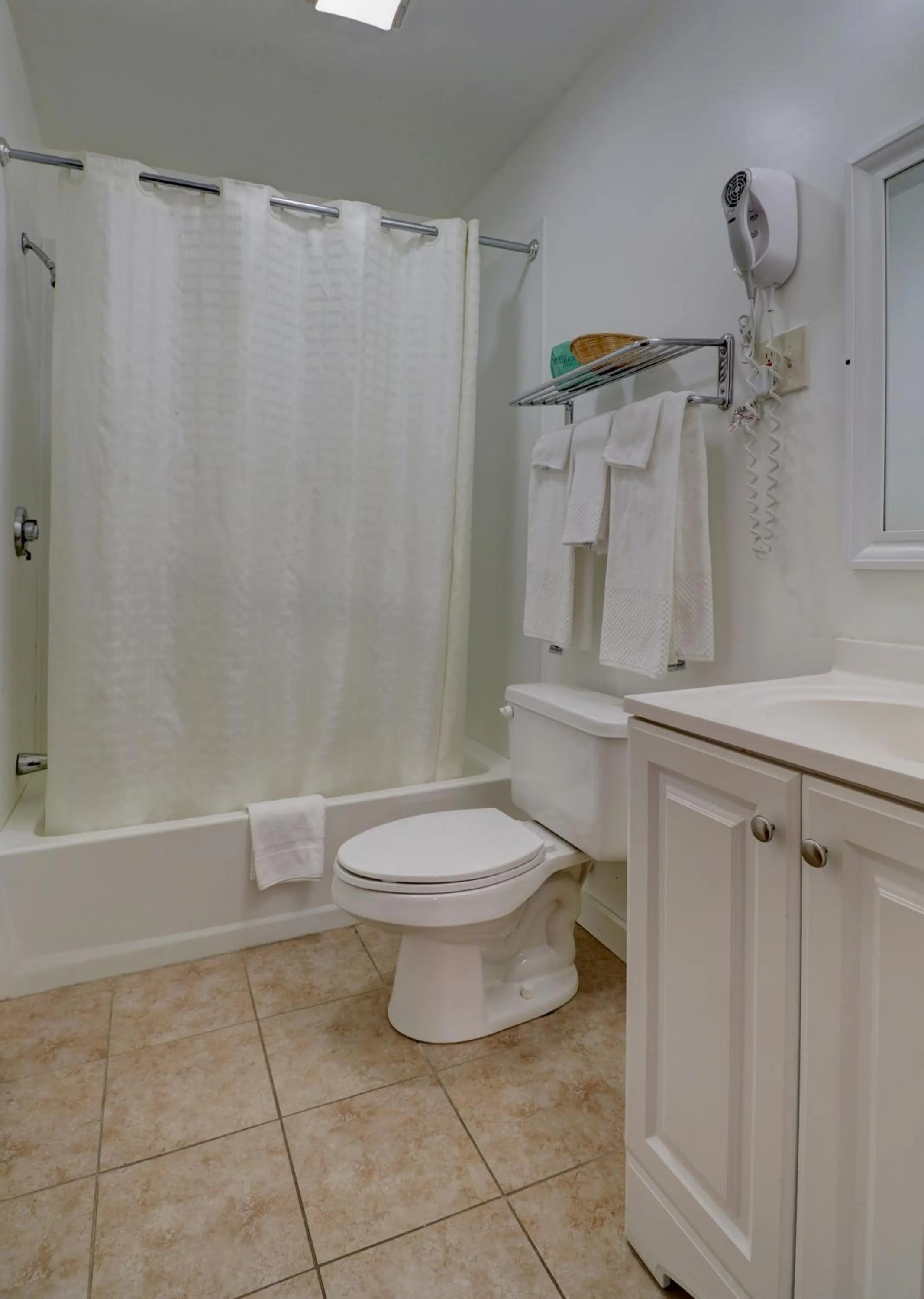 Brookside Inn & Cottages