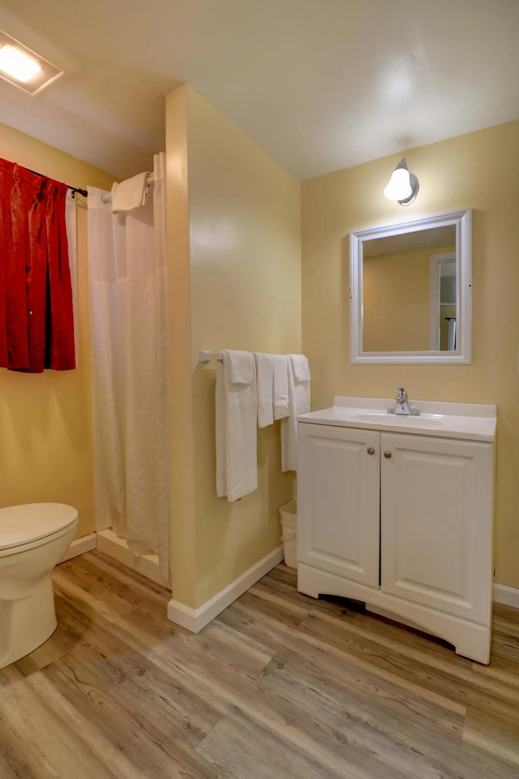 Brookside Inn & Cottages