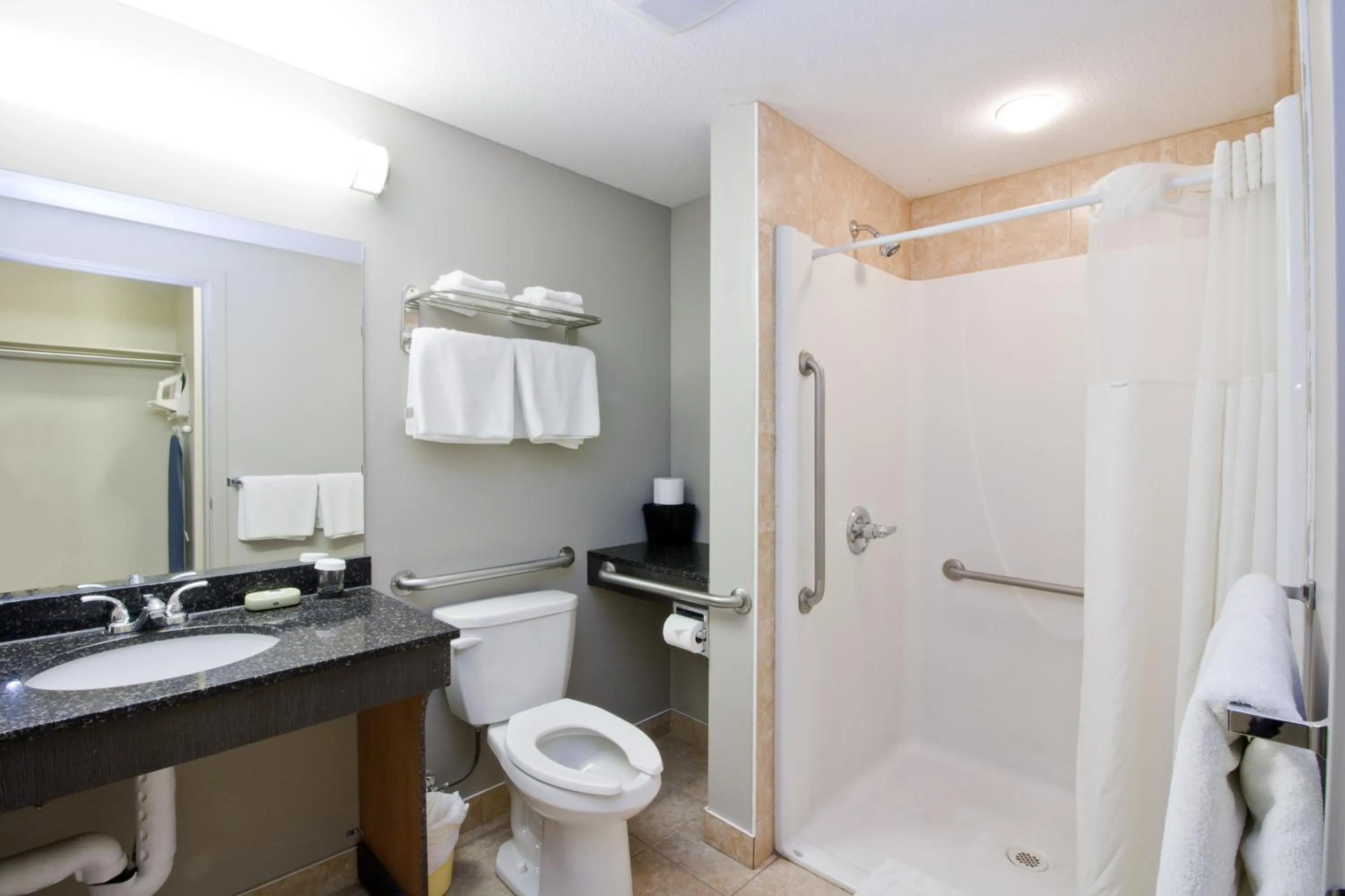 Bathroom in Travelodge by Wyndham Kindersley