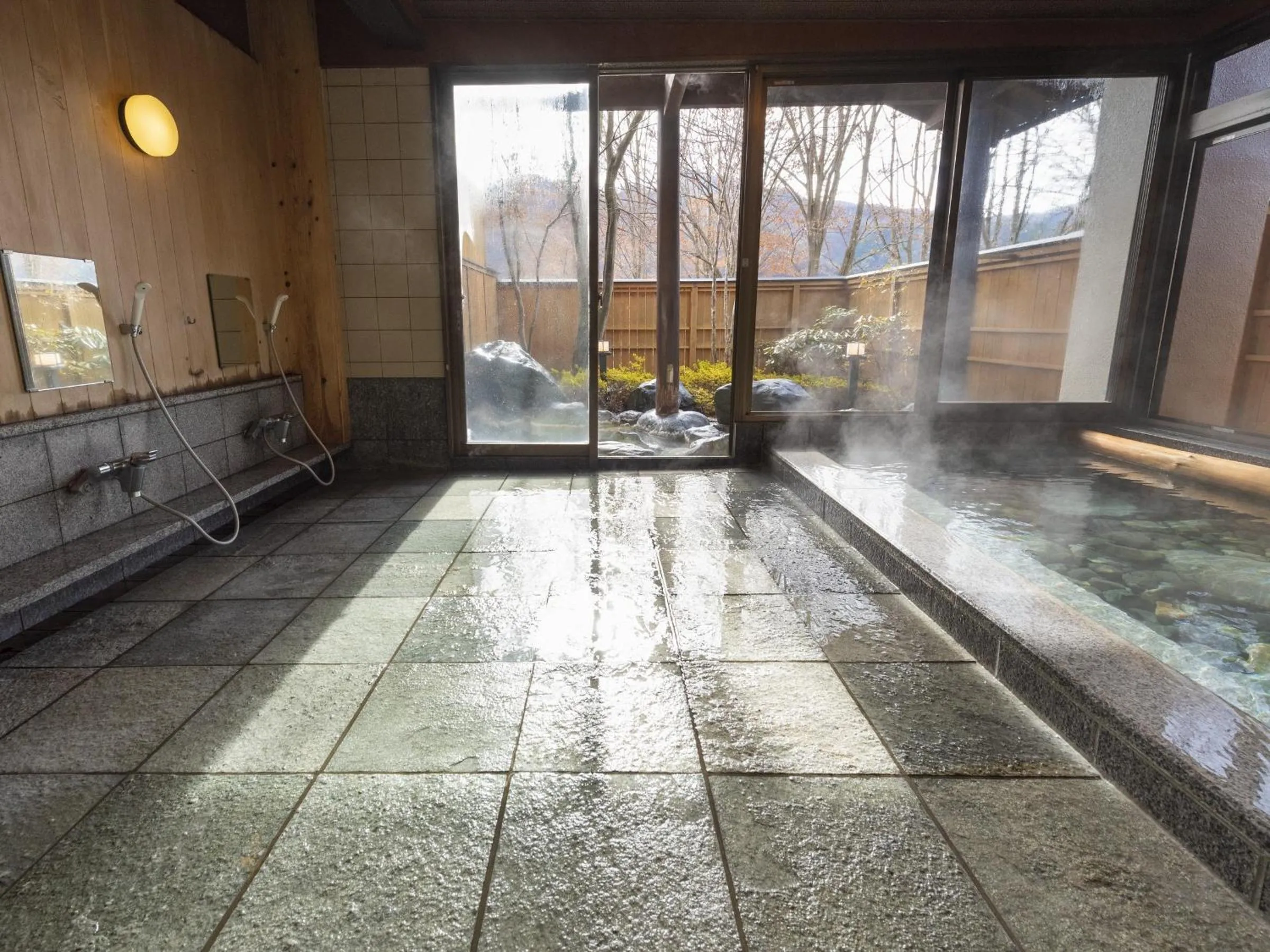 Hot Spring Bath in Shojuen
