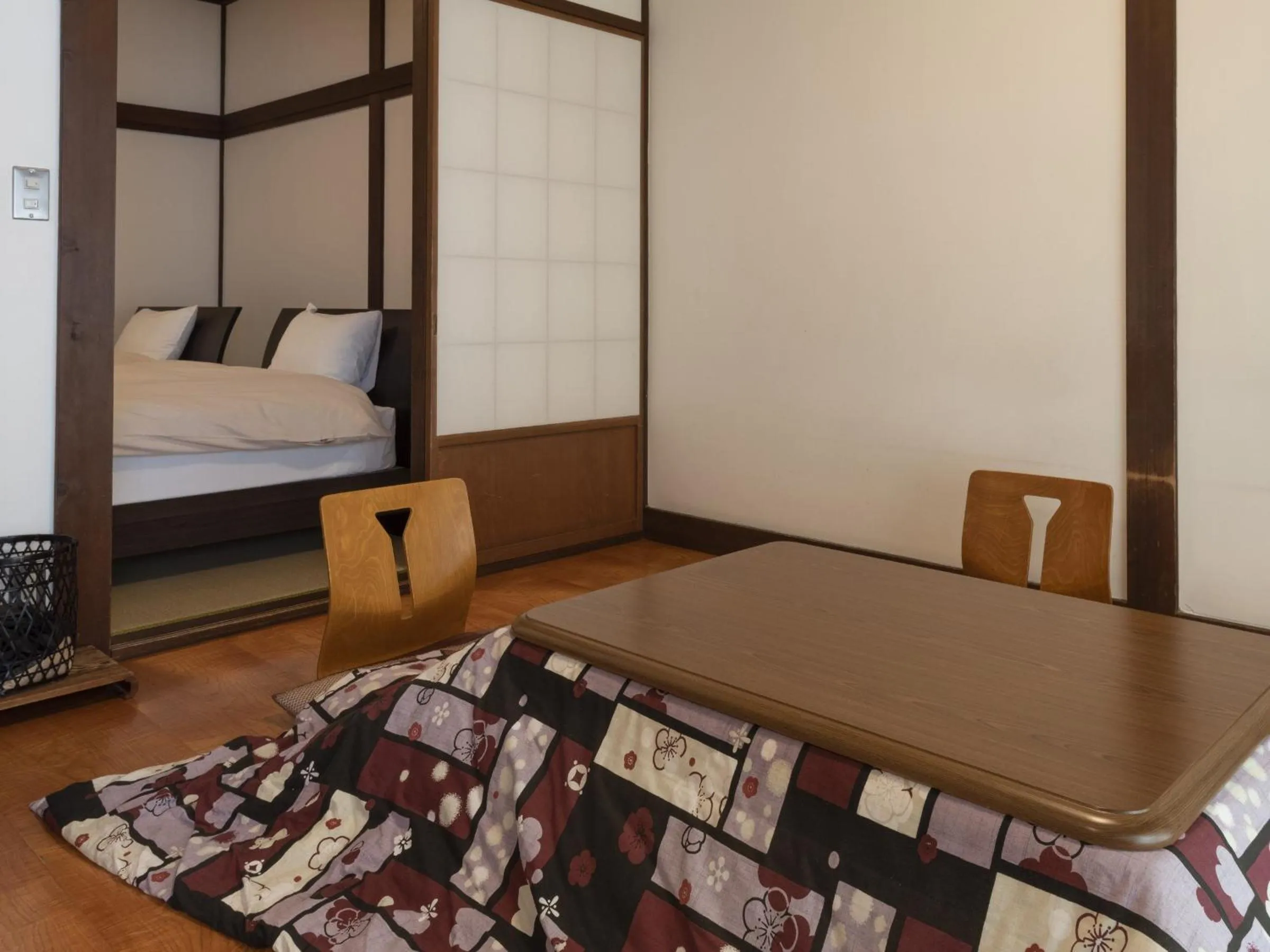Photo of the whole room, Bed in Shojuen