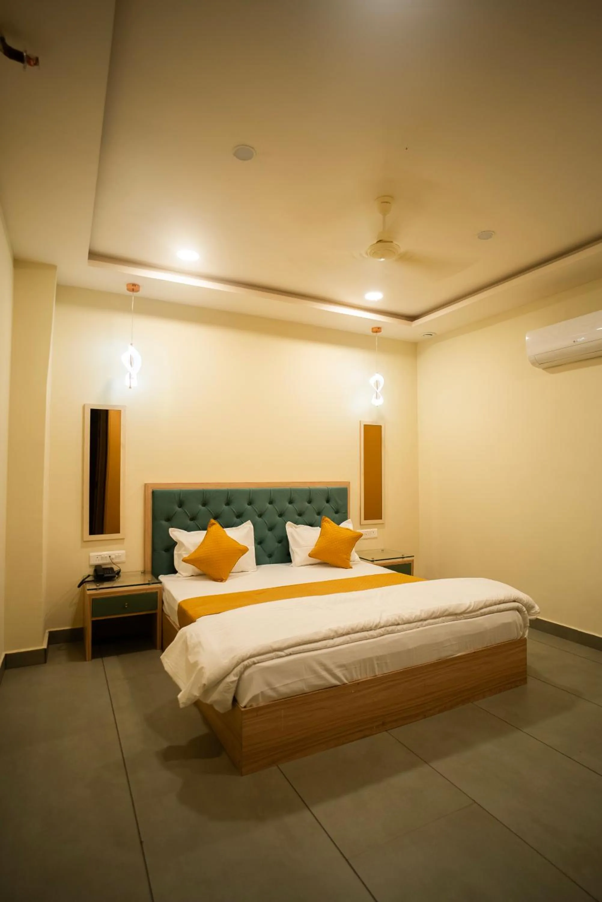 Bed in The White Roots Hotel