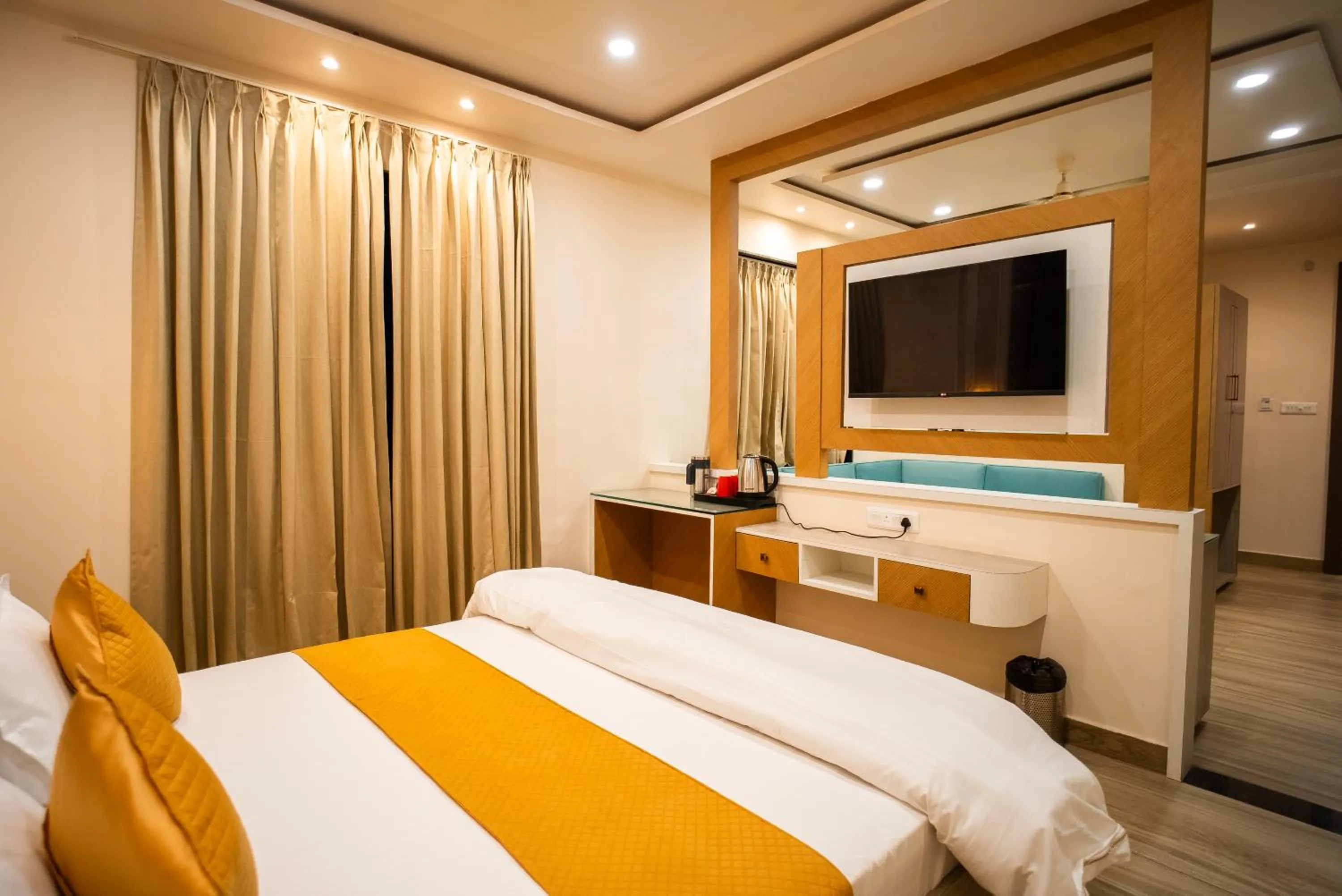 TV and multimedia, Bed in The White Roots Hotel