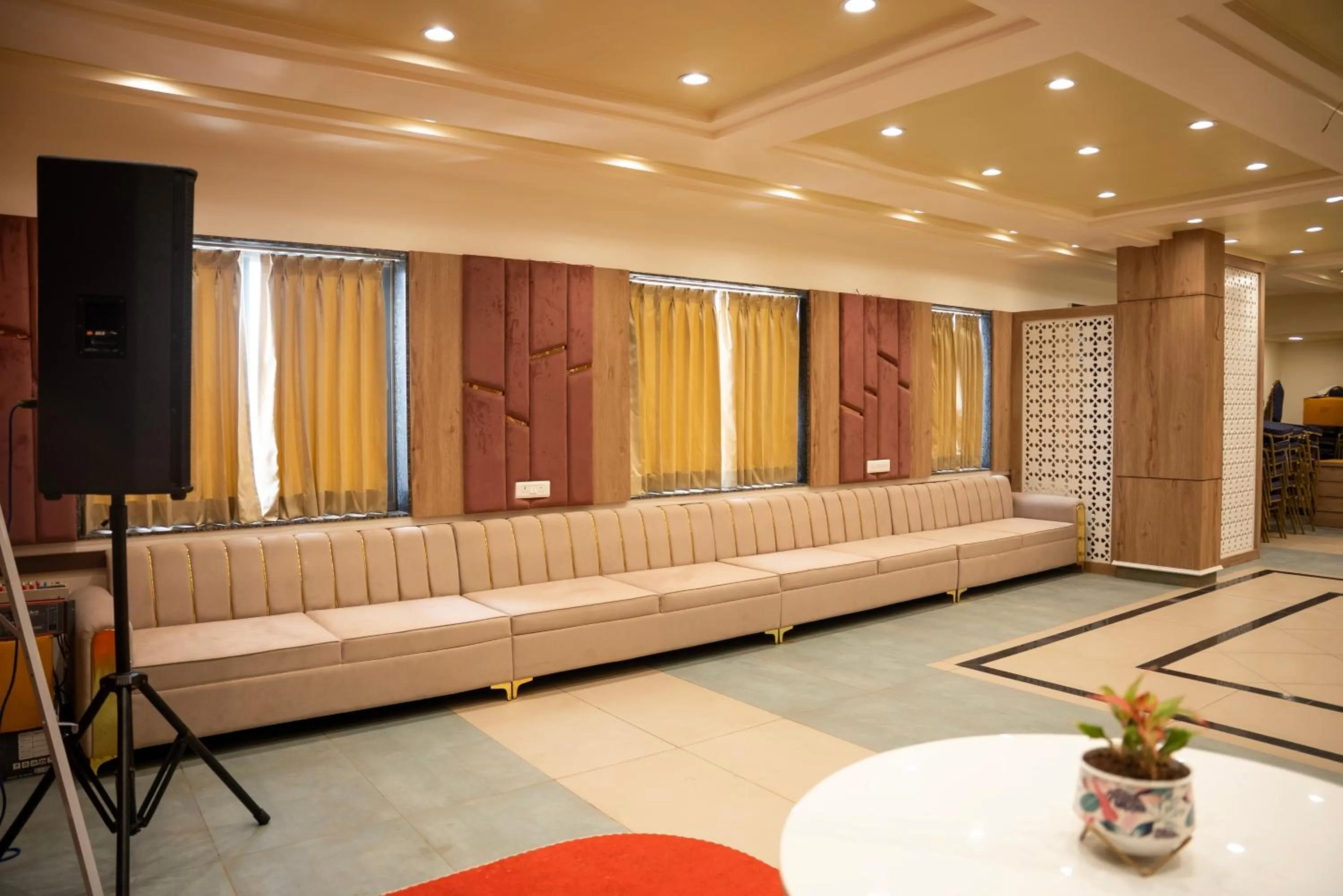 Banquet/Function facilities in The White Roots Hotel