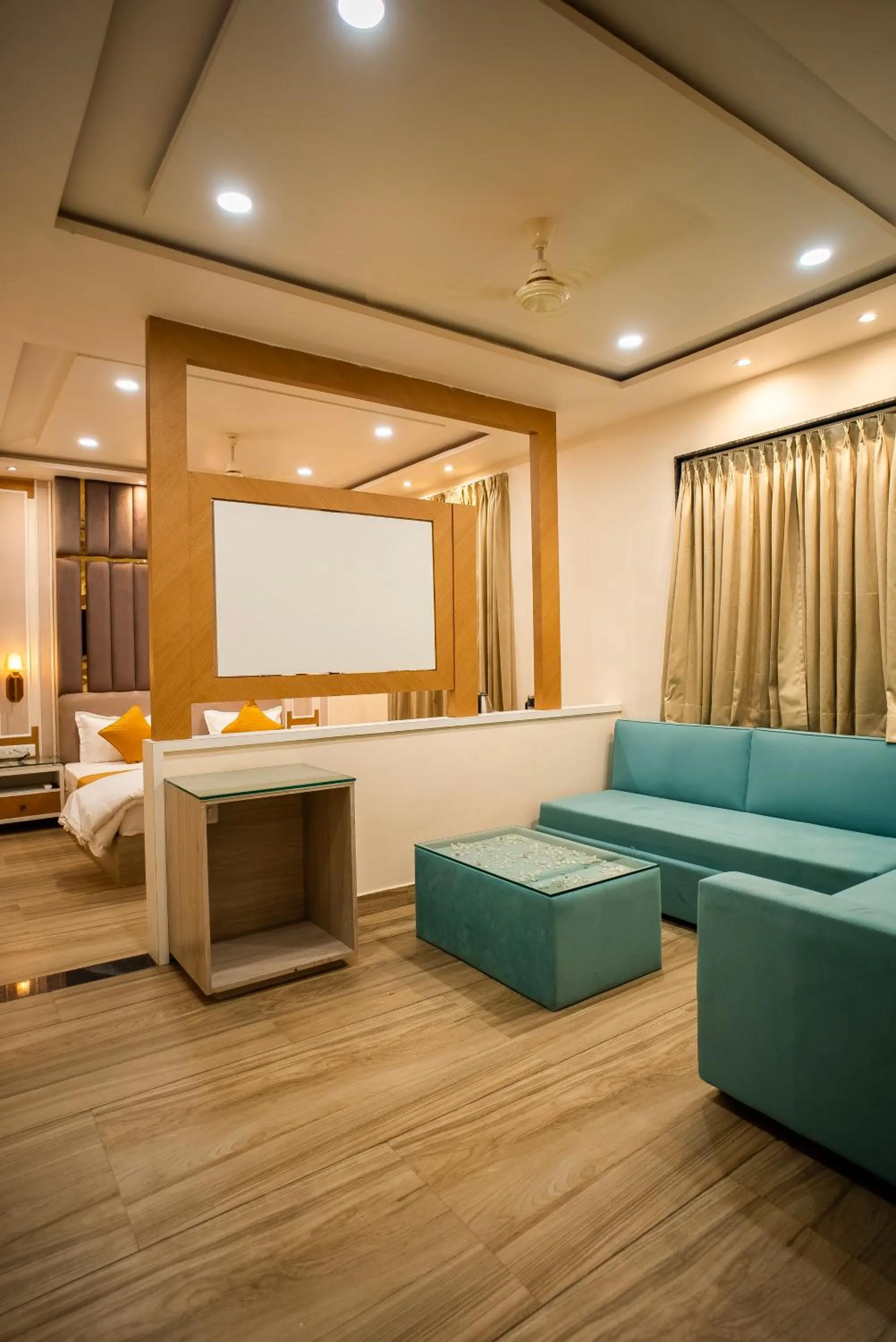 Seating area, Bed in The White Roots Hotel