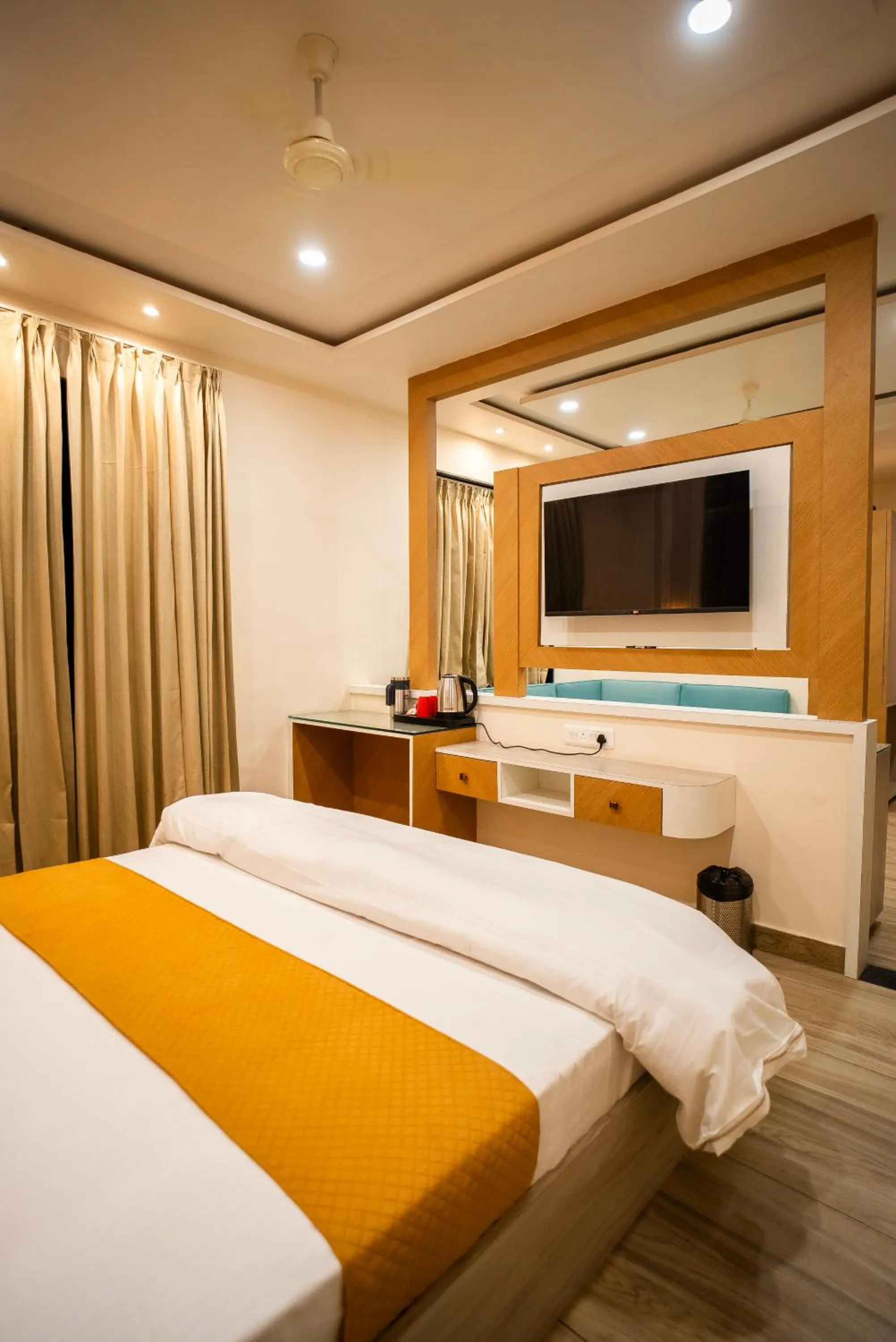 TV and multimedia, Bed in The White Roots Hotel