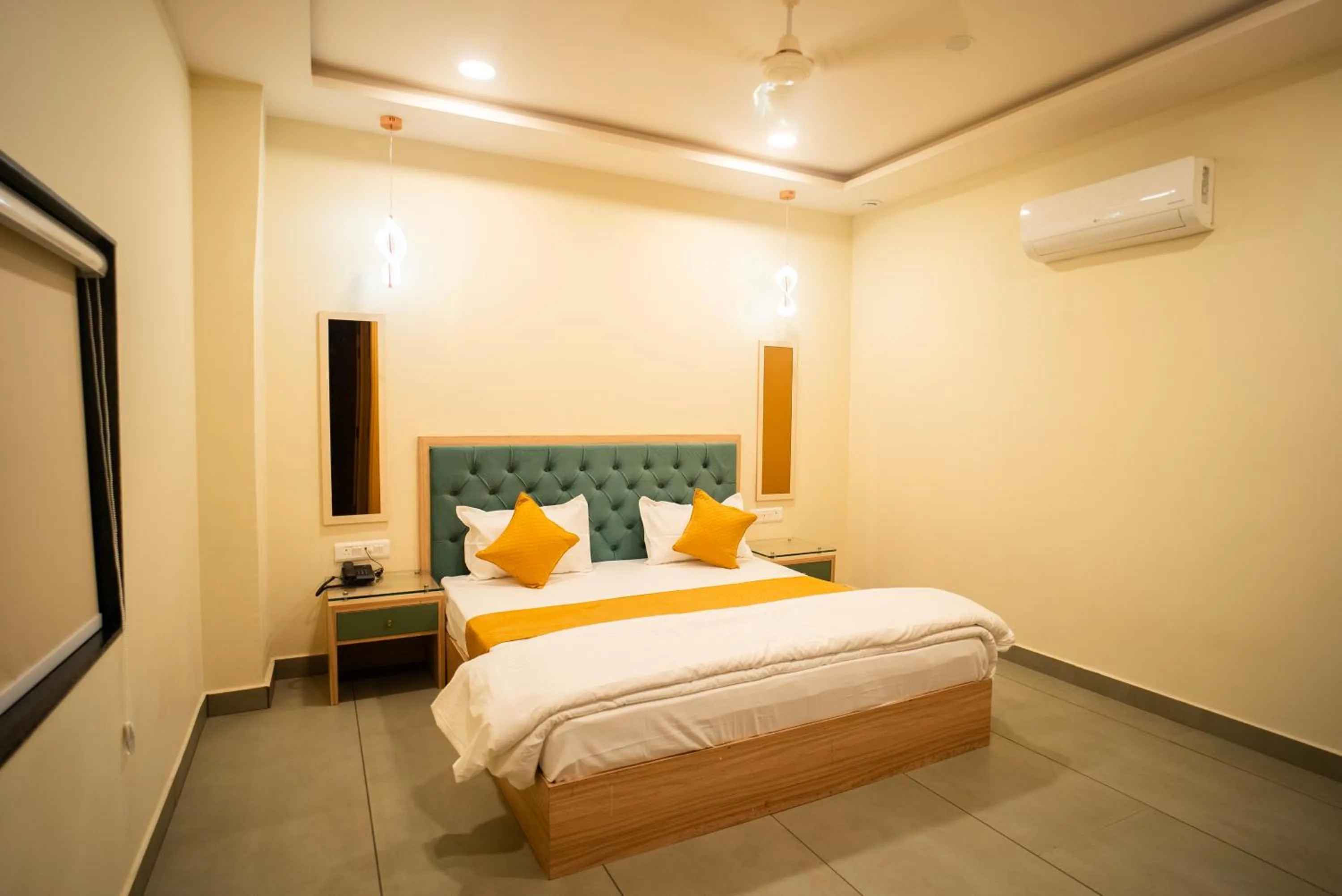 Bedroom, Bed in The White Roots Hotel