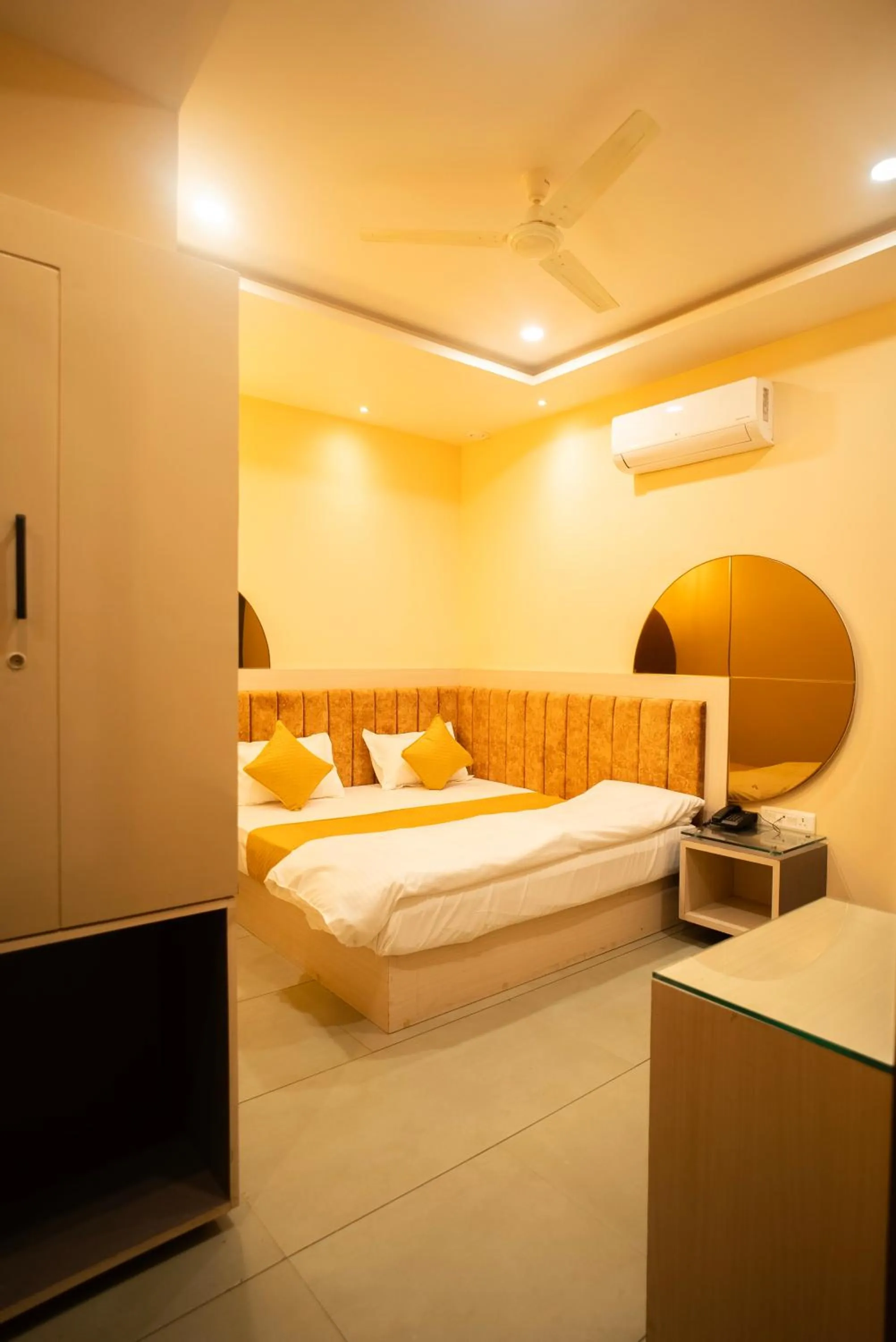 Bed in The White Roots Hotel