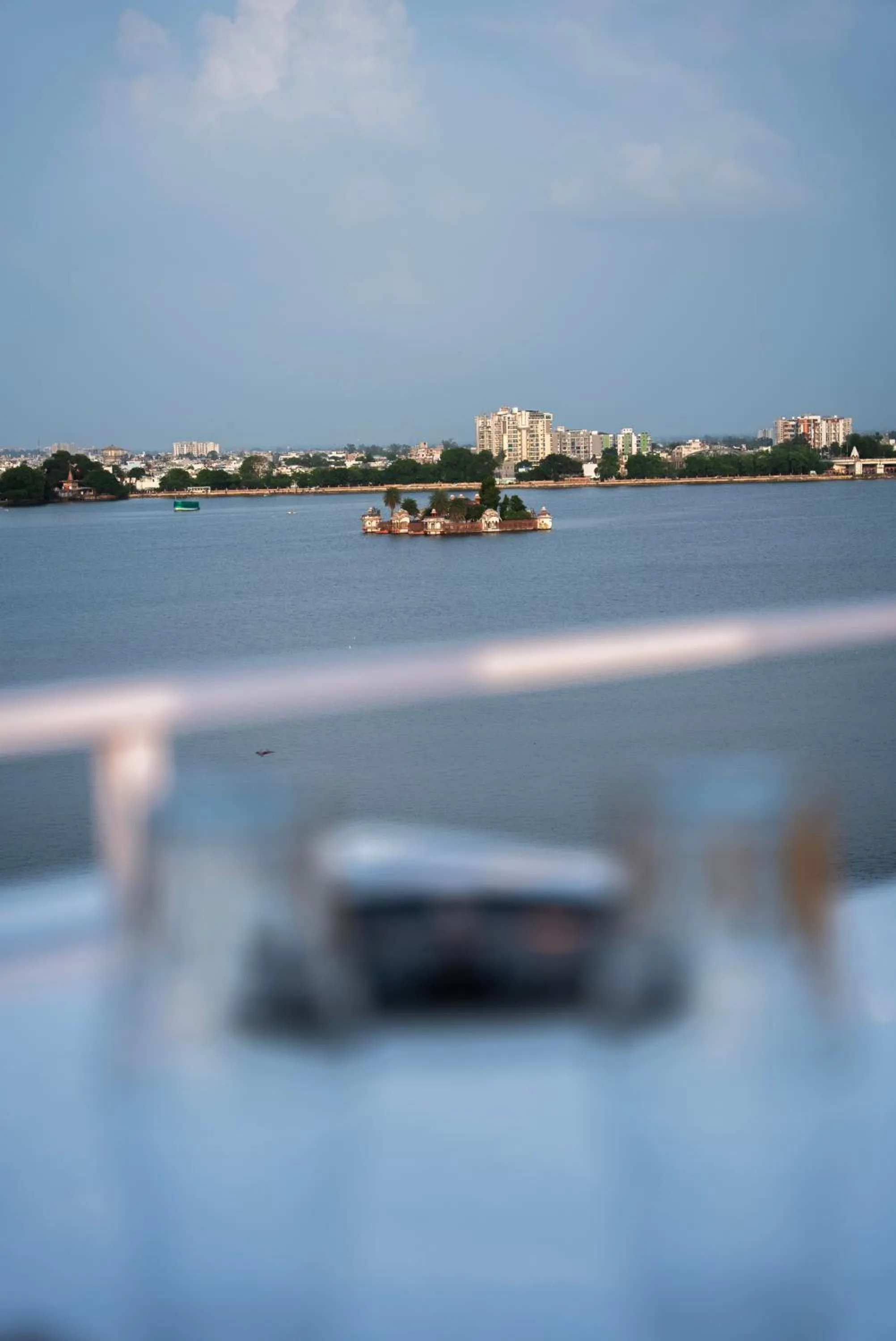 Restaurant/places to eat in The White Roots Hotel