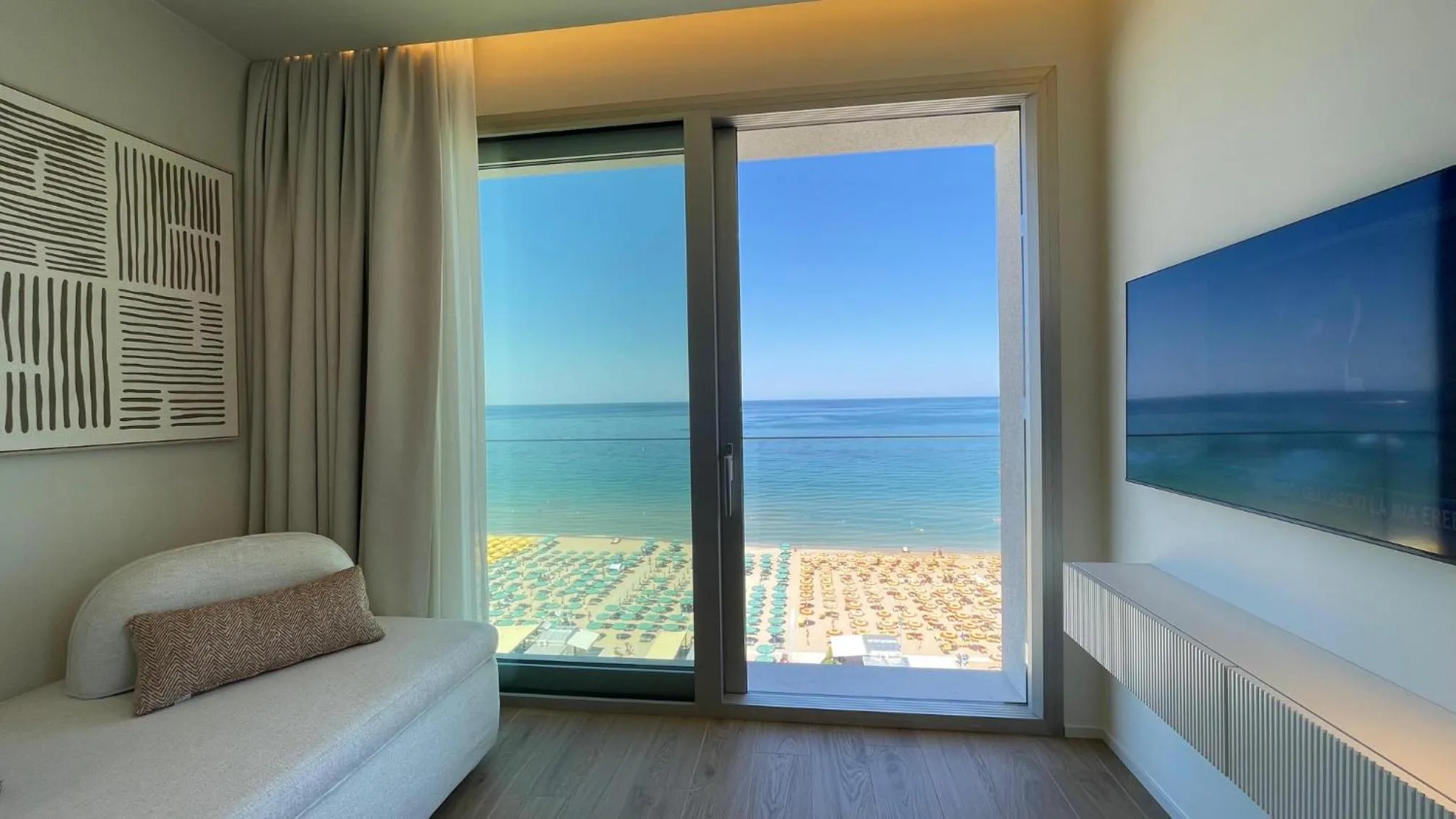 Communal lounge/ TV room, Bed in Opera Suite Hotel Pesaro