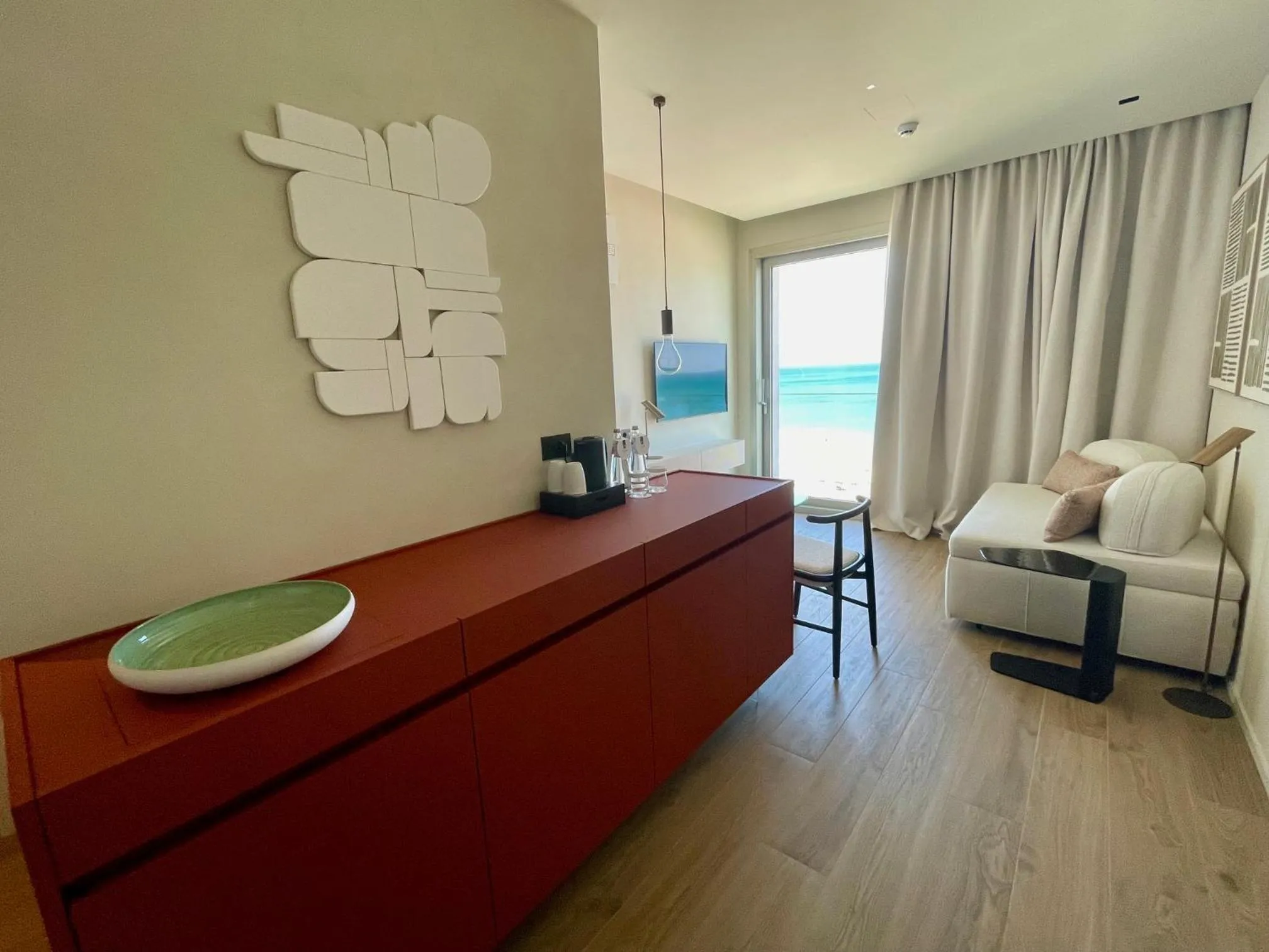 TV and multimedia in Opera Suite Hotel Pesaro