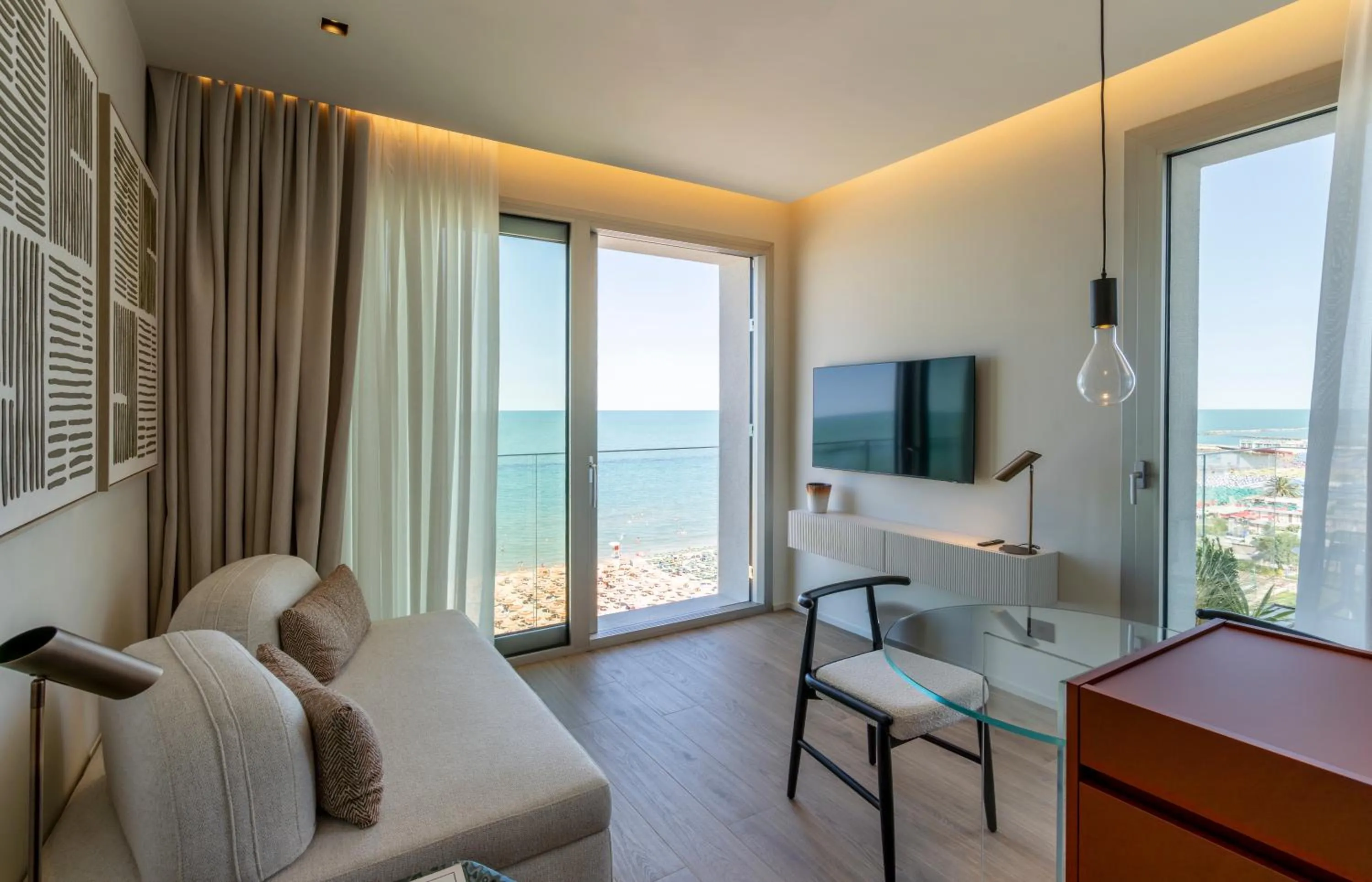 TV and multimedia in Opera Suite Hotel Pesaro