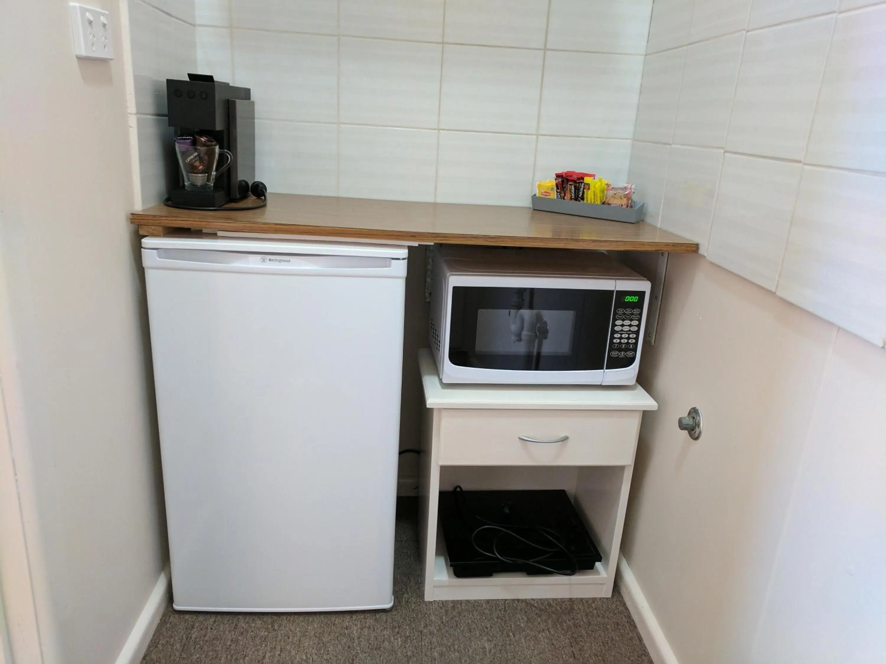 Coffee/tea facilities in Lake Bolac Motel