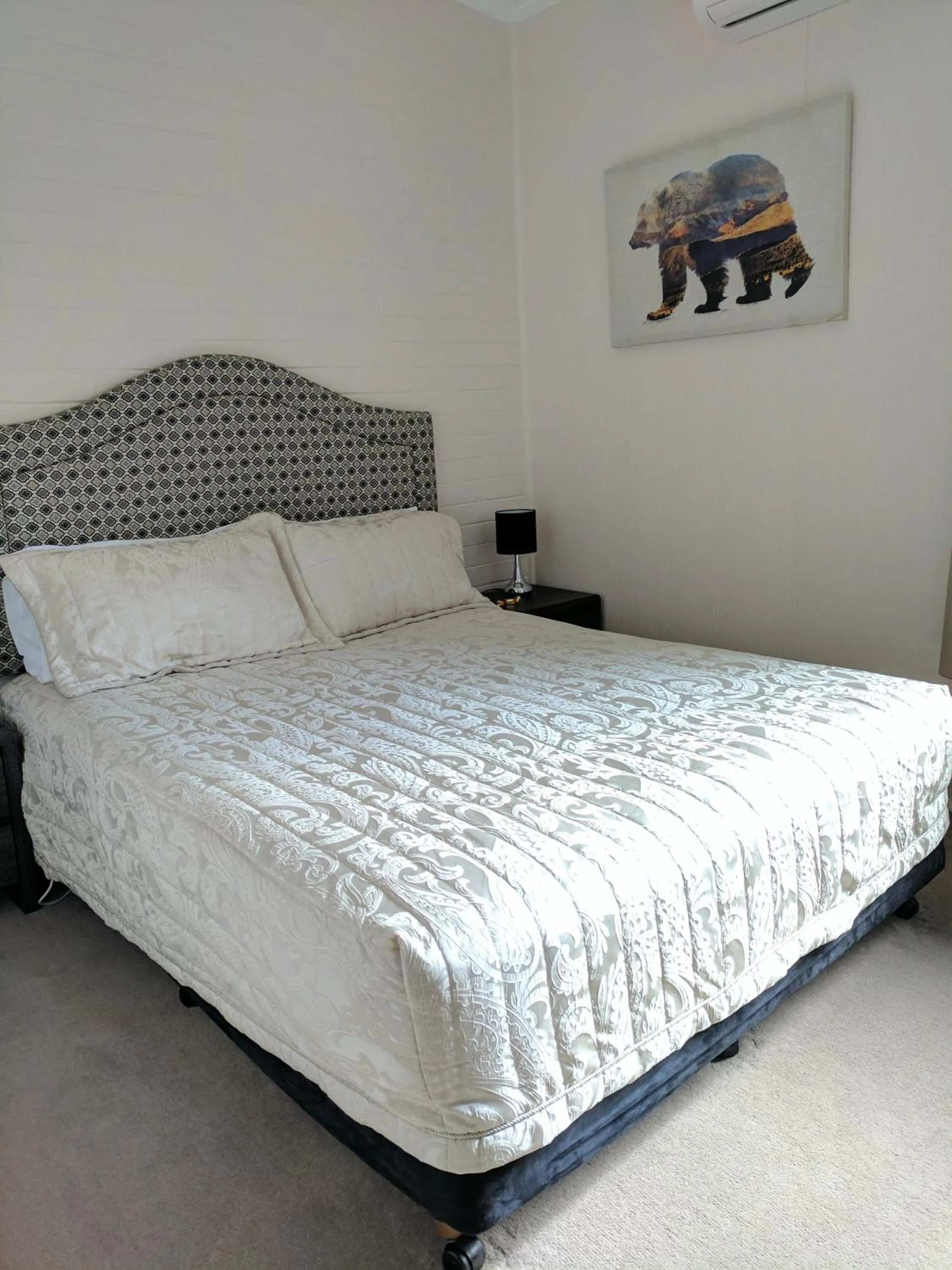 Bedroom, Bed in Lake Bolac Motel