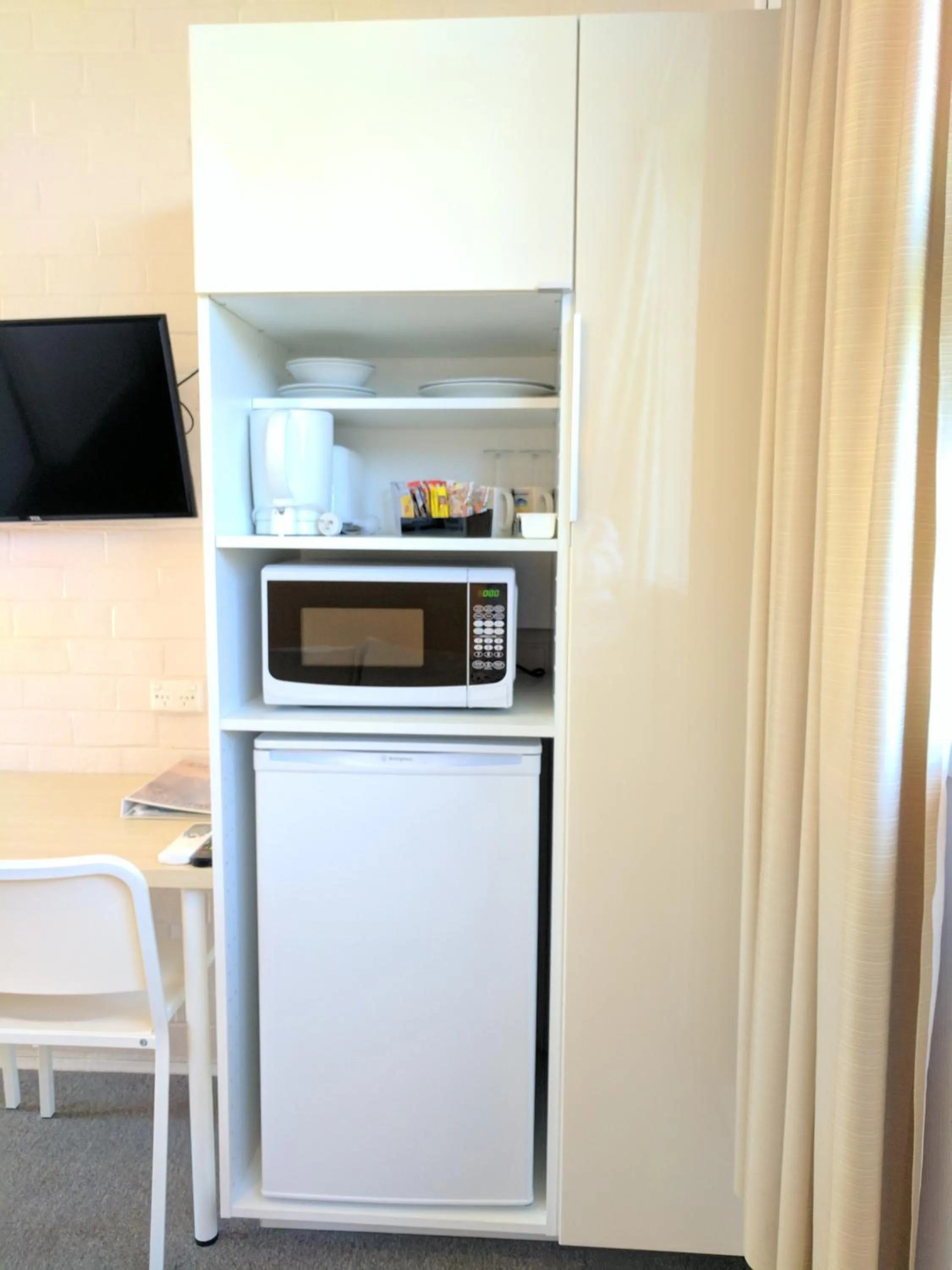 Kitchen or kitchenette in Lake Bolac Motel