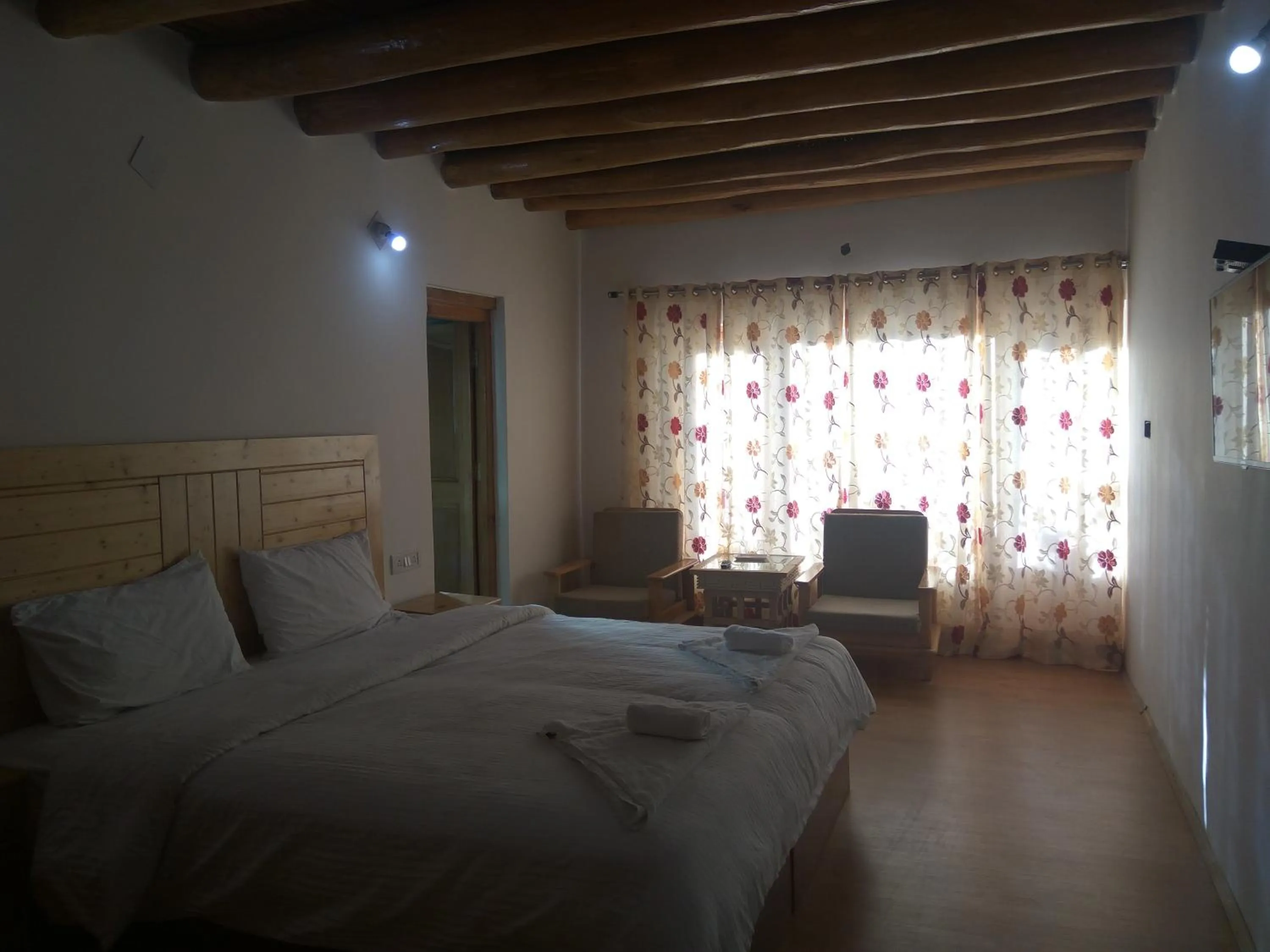 Photo of the whole room, Bed in Shaolin Ladakh
