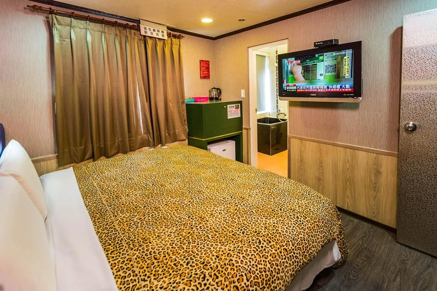 Bed in Dealer Hotel