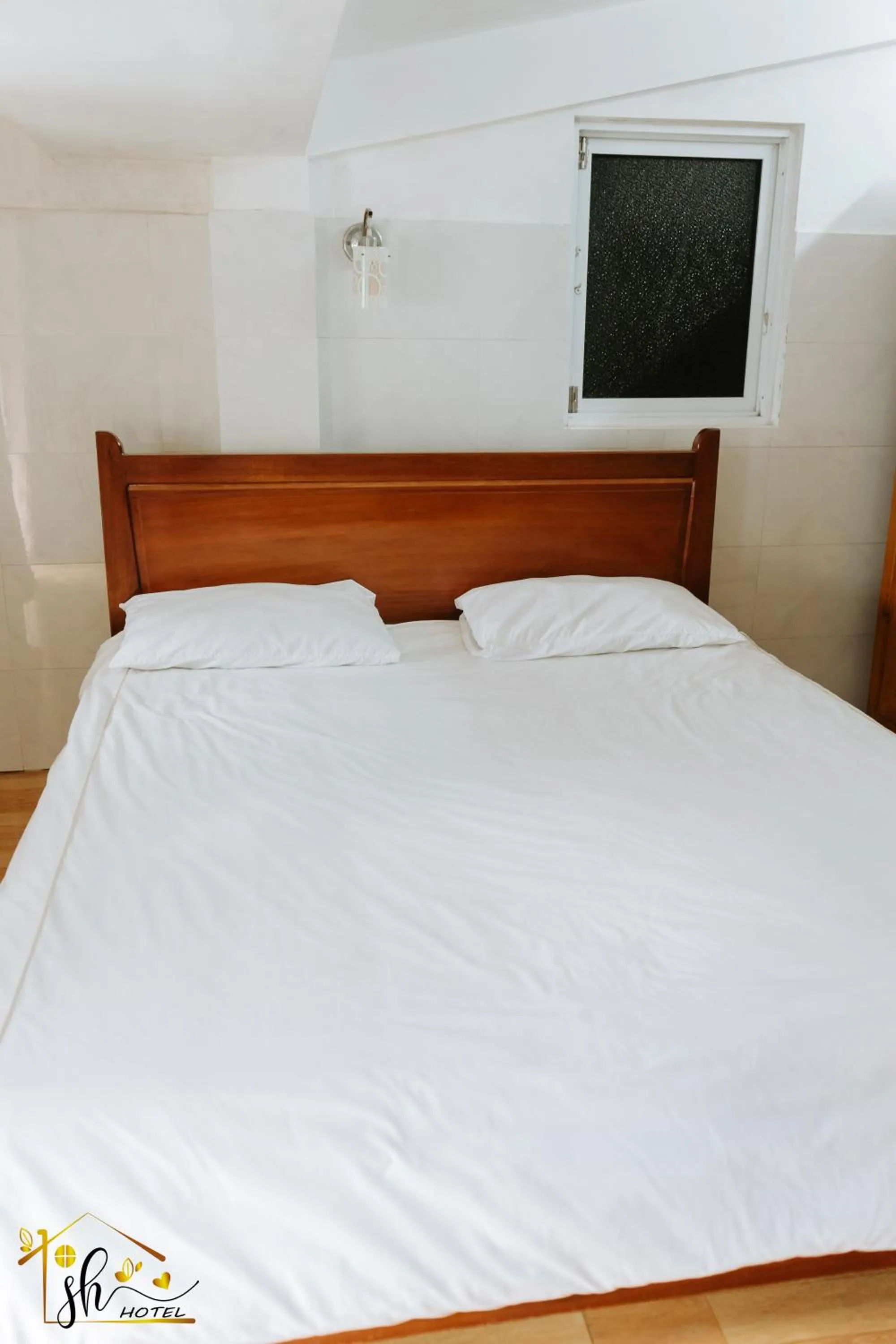 Photo of the whole room, Bed in SH Hotel