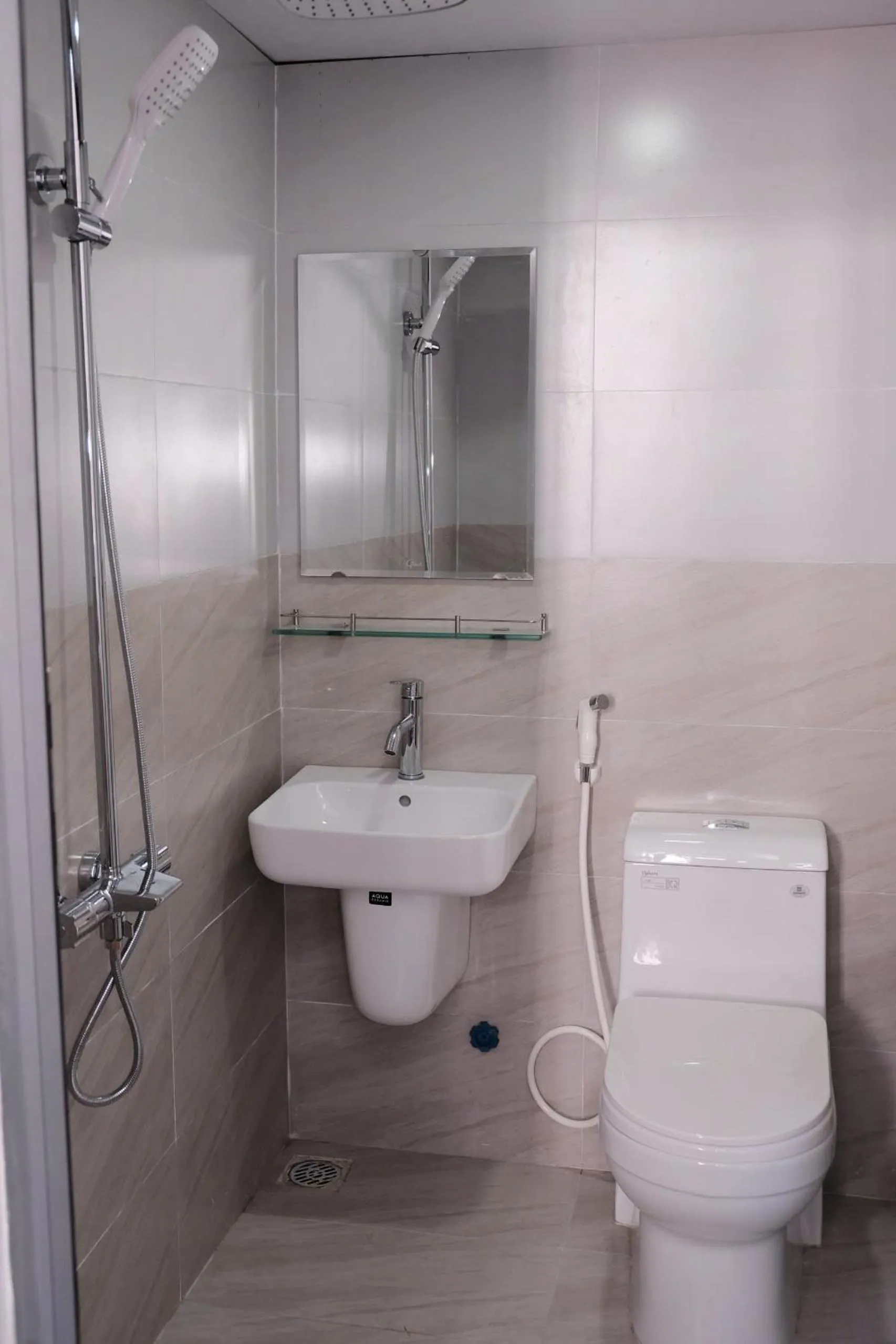Toilet in SH Hotel & Motorbikes For Rent