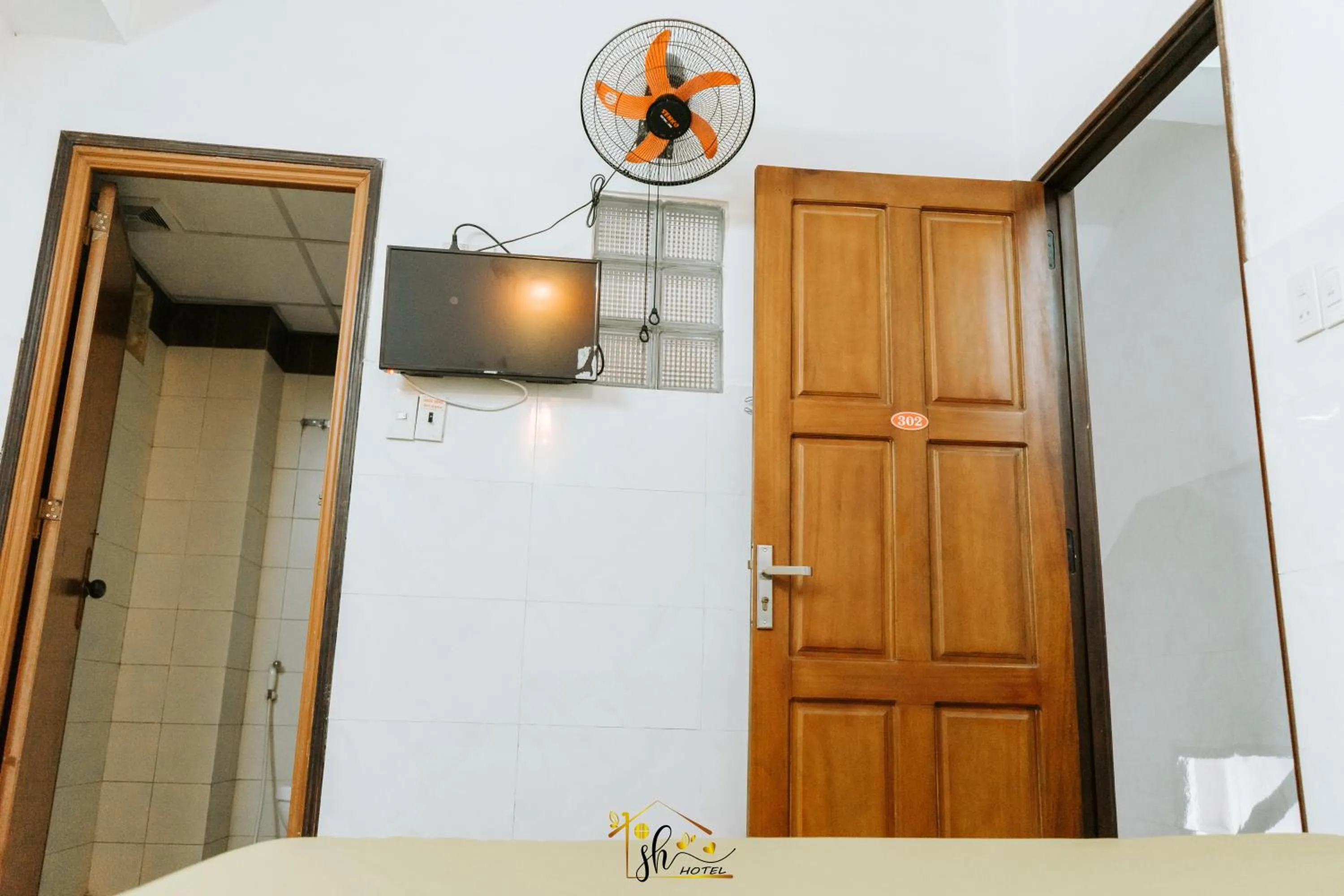 Communal lounge/ TV room in SH Hotel