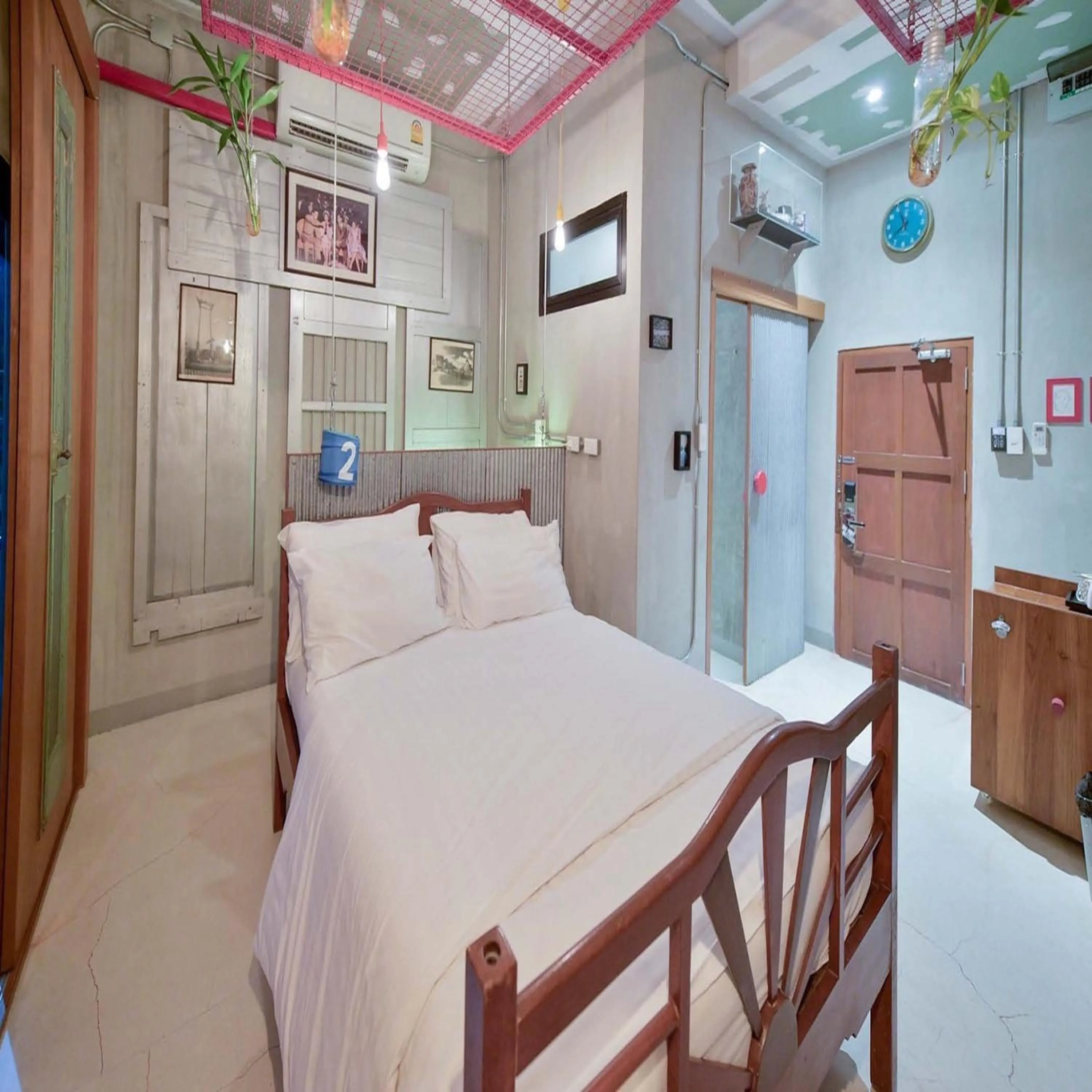 Photo of the whole room, Bed in Collection O Jasaen Stylish Boutique Hotel